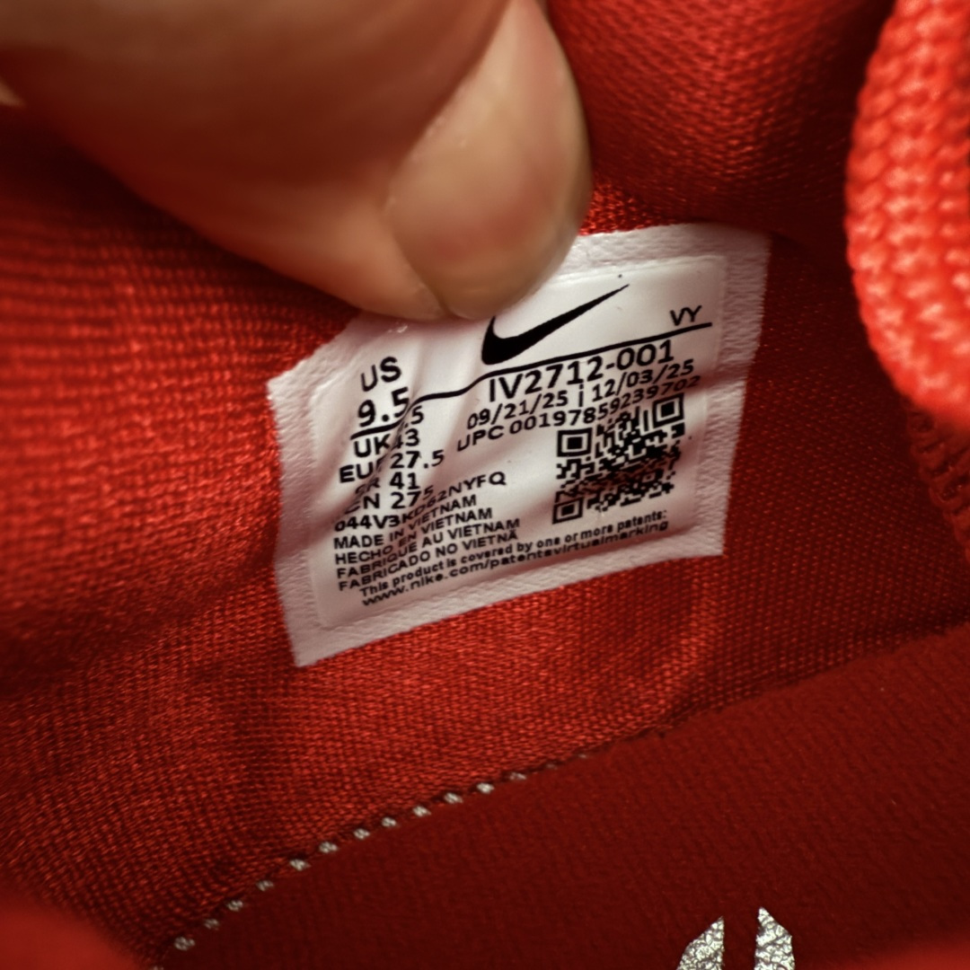 图片[9]-【Star版本】Caitlin Clark x NK Kobe 5 Protro S2纯原生产线出品 科比五代克拉克联名银红 IV2712-001 完美复刻公司货 前掌超大Zoom Turbo气垫 后掌EVA缓震 真正的原汁原味 还原ZP脚感 全身鞋材卡料色独家定制 唯一正确喷漆工艺Swoosh 正确凹凸蛇鳞工艺 正确鞋面渐变效果 内全置真动飞态线 独立原厂模具 最大尺码达到48.5码 首批不拼图大几率过验 亲测已过 支持各种高强度实战 无需担心 上脚价 补货周期极长 脚宽建议买大半码 科比系列前掌偏窄 不影响二次销售 支持七天无理由退换 尺码：40 40.5 41 42 42.5 43 44 44.5 45 45.5 46 47.5 48.5-莆田鞋