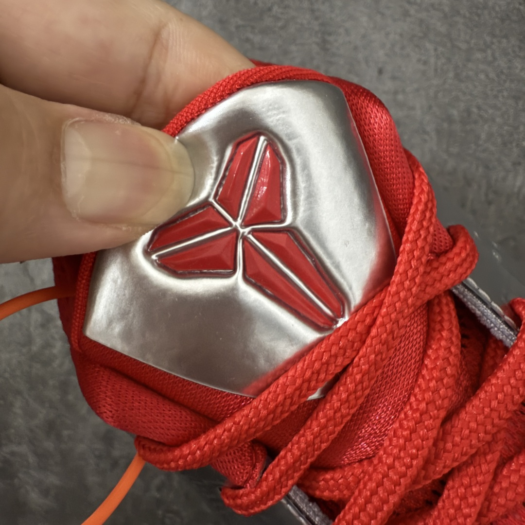图片[7]-【Star版本】Caitlin Clark x NK Kobe 5 Protro S2纯原生产线出品 科比五代克拉克联名银红 IV2712-001 完美复刻公司货 前掌超大Zoom Turbo气垫 后掌EVA缓震 真正的原汁原味 还原ZP脚感 全身鞋材卡料色独家定制 唯一正确喷漆工艺Swoosh 正确凹凸蛇鳞工艺 正确鞋面渐变效果 内全置真动飞态线 独立原厂模具 最大尺码达到48.5码 首批不拼图大几率过验 亲测已过 支持各种高强度实战 无需担心 上脚价 补货周期极长 脚宽建议买大半码 科比系列前掌偏窄 不影响二次销售 支持七天无理由退换 尺码：40 40.5 41 42 42.5 43 44 44.5 45 45.5 46 47.5 48.5-莆田鞋