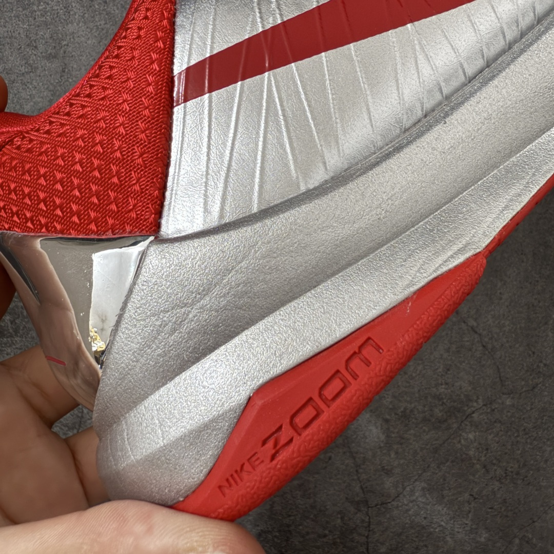 图片[3]-【Star版本】Caitlin Clark x NK Kobe 5 Protro S2纯原生产线出品 科比五代克拉克联名银红 IV2712-001 完美复刻公司货 前掌超大Zoom Turbo气垫 后掌EVA缓震 真正的原汁原味 还原ZP脚感 全身鞋材卡料色独家定制 唯一正确喷漆工艺Swoosh 正确凹凸蛇鳞工艺 正确鞋面渐变效果 内全置真动飞态线 独立原厂模具 最大尺码达到48.5码 首批不拼图大几率过验 亲测已过 支持各种高强度实战 无需担心 上脚价 补货周期极长 脚宽建议买大半码 科比系列前掌偏窄 不影响二次销售 支持七天无理由退换 尺码：40 40.5 41 42 42.5 43 44 44.5 45 45.5 46 47.5 48.5-莆田鞋
