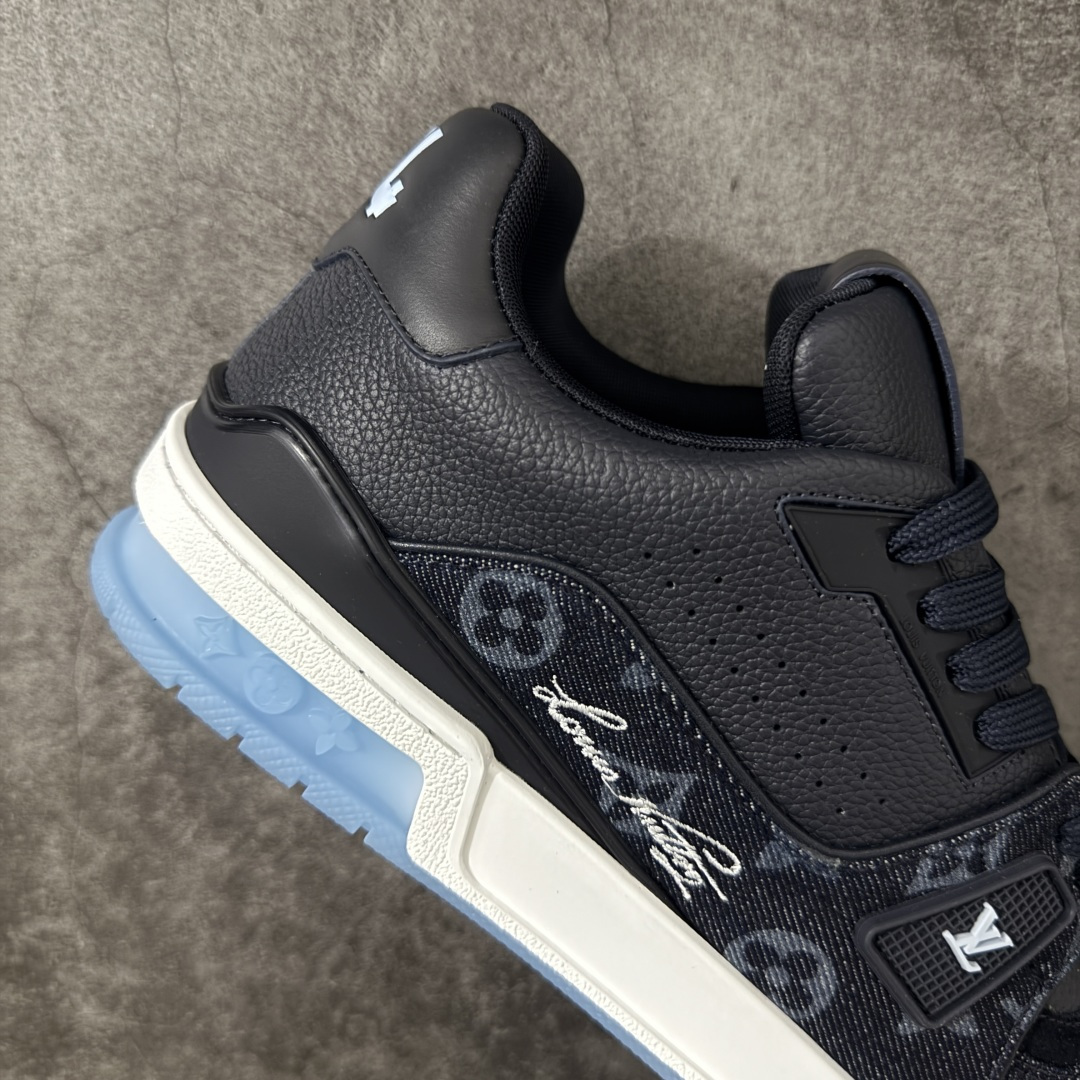 图片[7]-【纯原DM礼盒版】LV Louis Vuitton Trainer 低帮休闲板鞋 代购级别 ZP级全套包装 原版购入历时近两个月开发打造！ 经典多拼色超好看 原版完美楦型 调试了两个月 鞋面独家订制压纹粒面小牛皮 大底TPU、模具费2w+ 质感媲美原版 垫脚聚米微料加透气英伦网布 细节原版一致 ❗️请注意区分市面通货材料 版型 包装配件 尺码： 38 39 40 41 42 43 44 45 46-莆田鞋