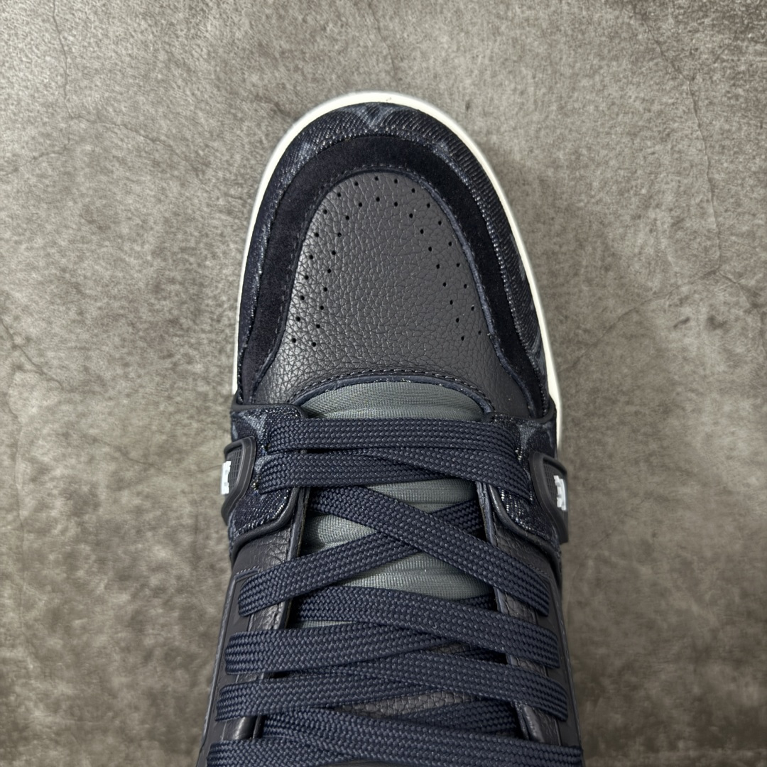 图片[5]-【纯原DM礼盒版】LV Louis Vuitton Trainer 低帮休闲板鞋 代购级别 ZP级全套包装 原版购入历时近两个月开发打造！ 经典多拼色超好看 原版完美楦型 调试了两个月 鞋面独家订制压纹粒面小牛皮 大底TPU、模具费2w+ 质感媲美原版 垫脚聚米微料加透气英伦网布 细节原版一致 ❗️请注意区分市面通货材料 版型 包装配件 尺码： 38 39 40 41 42 43 44 45 46-莆田鞋