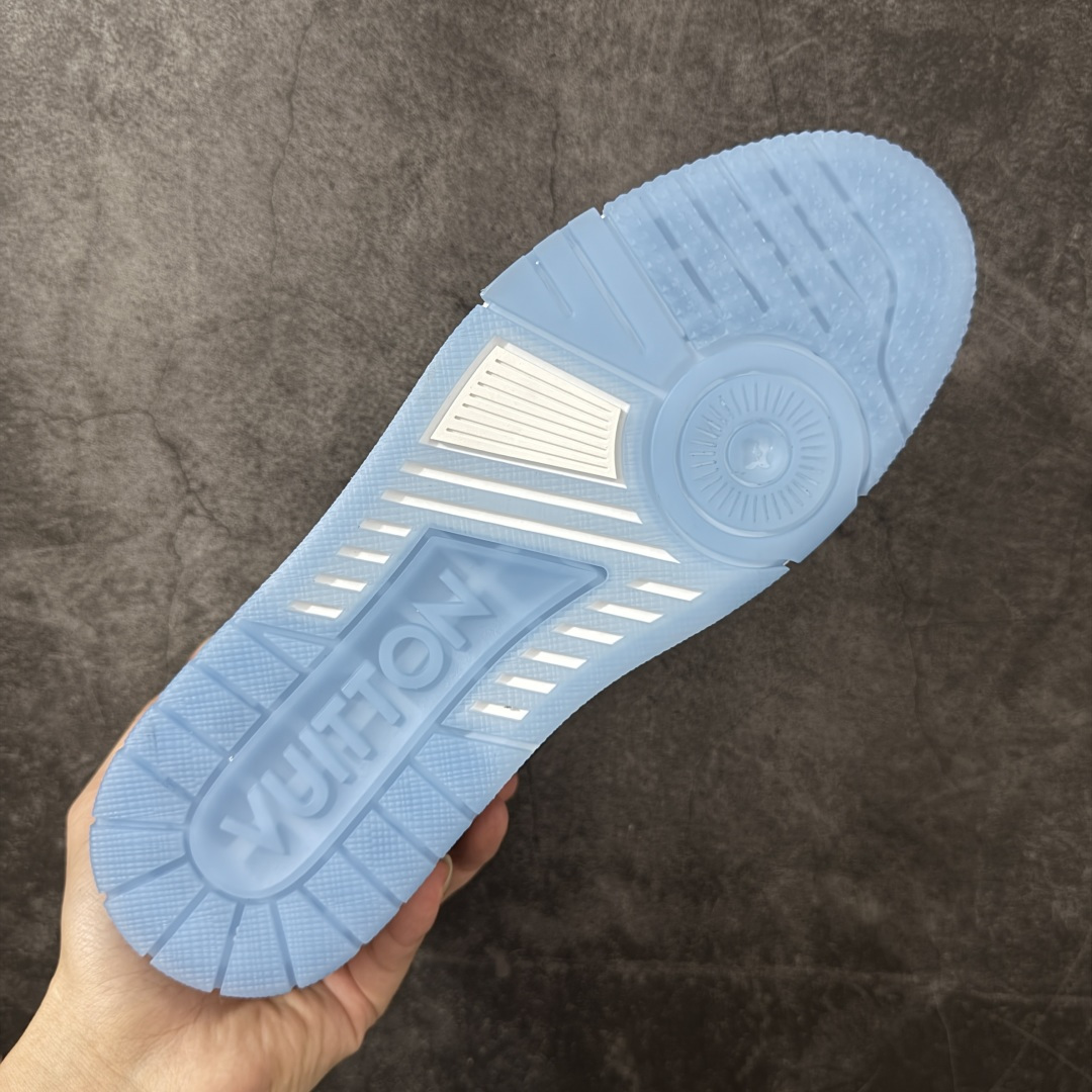图片[9]-【纯原DM礼盒版】LV Louis Vuitton Trainer 低帮休闲板鞋 代购级别 ZP级全套包装 原版购入历时近两个月开发打造！ 经典多拼色超好看 原版完美楦型 调试了两个月 鞋面独家订制压纹粒面小牛皮 大底TPU、模具费2w+ 质感媲美原版 垫脚聚米微料加透气英伦网布 细节原版一致 ❗️请注意区分市面通货材料 版型 包装配件 尺码： 38 39 40 41 42 43 44 45 46-莆田鞋