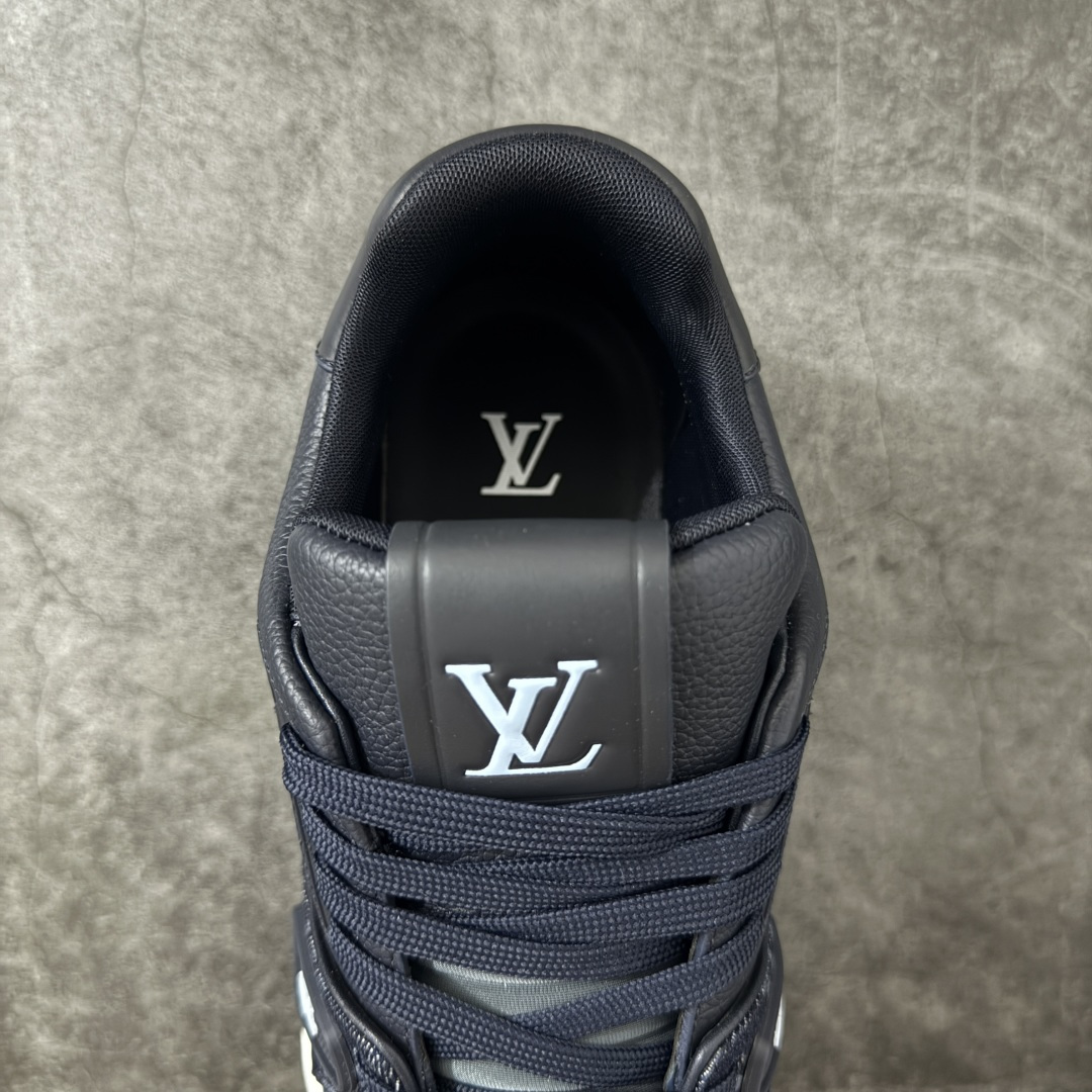 图片[8]-【纯原DM礼盒版】LV Louis Vuitton Trainer 低帮休闲板鞋 代购级别 ZP级全套包装 原版购入历时近两个月开发打造！ 经典多拼色超好看 原版完美楦型 调试了两个月 鞋面独家订制压纹粒面小牛皮 大底TPU、模具费2w+ 质感媲美原版 垫脚聚米微料加透气英伦网布 细节原版一致 ❗️请注意区分市面通货材料 版型 包装配件 尺码： 38 39 40 41 42 43 44 45 46-莆田鞋