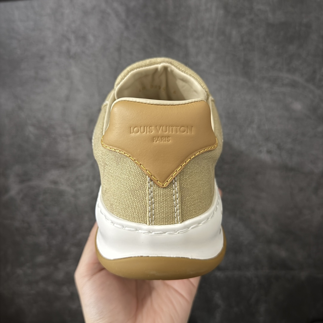 图片[4]-【专柜版/海淘代购】 LV 路易威登LOUIS VUITTON Tilted Low Sneakers 倾斜系列低帮复古休闲运动文化百搭板鞋 2026早春款板鞋 饼干鞋 市场最顶天花板 礼盒包装 正确细节 原鞋原材料1：1打造 完美版型做工 欢迎对比市场任何品质的货品 广东原产 升级原楦型开发纸版 包装说明书防尘布袋物件(附送官方快递加固牛皮纸外盒!!)#采用Monogram 丹宁布鞋面材质#鞋垫嵌入软脚感EVA物料#后跟耐弯折滴塑支撑片#全新开发TPR光泽组合隔色鞋底❗ 尺码：39 40 41 42 43 44 45 46-莆田鞋
