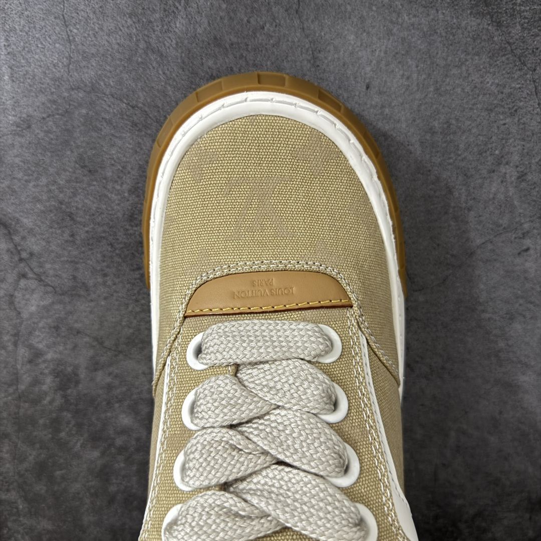 图片[5]-【专柜版/海淘代购】 LV 路易威登LOUIS VUITTON Tilted Low Sneakers 倾斜系列低帮复古休闲运动文化百搭板鞋 2026早春款板鞋 饼干鞋 市场最顶天花板 礼盒包装 正确细节 原鞋原材料1：1打造 完美版型做工 欢迎对比市场任何品质的货品 广东原产 升级原楦型开发纸版 包装说明书防尘布袋物件(附送官方快递加固牛皮纸外盒!!)#采用Monogram 丹宁布鞋面材质#鞋垫嵌入软脚感EVA物料#后跟耐弯折滴塑支撑片#全新开发TPR光泽组合隔色鞋底❗ 尺码：39 40 41 42 43 44 45 46-莆田鞋