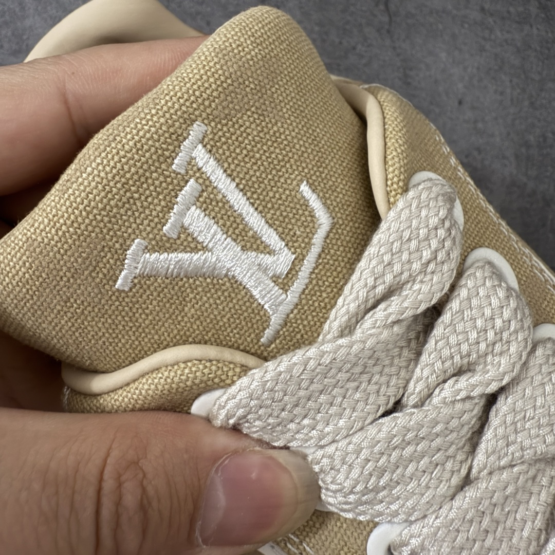 图片[6]-【专柜版/海淘代购】 LV 路易威登LOUIS VUITTON Tilted Low Sneakers 倾斜系列低帮复古休闲运动文化百搭板鞋 2026早春款板鞋 饼干鞋 市场最顶天花板 礼盒包装 正确细节 原鞋原材料1：1打造 完美版型做工 欢迎对比市场任何品质的货品 广东原产 升级原楦型开发纸版 包装说明书防尘布袋物件(附送官方快递加固牛皮纸外盒!!)#采用Monogram 丹宁布鞋面材质#鞋垫嵌入软脚感EVA物料#后跟耐弯折滴塑支撑片#全新开发TPR光泽组合隔色鞋底❗ 尺码：39 40 41 42 43 44 45 46-莆田鞋