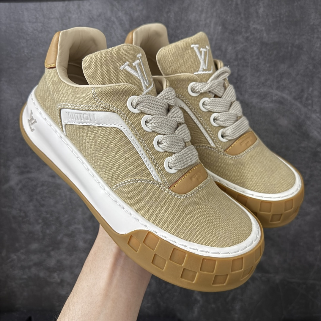 【专柜版/海淘代购】 LV 路易威登LOUIS VUITTON Tilted Low Sneakers 倾斜系列低帮复古休闲运动文化百搭板鞋 2026早春款板鞋 饼干鞋 市场最顶天花板 礼盒包装 正确细节 原鞋原材料1：1打造 完美版型做工 欢迎对比市场任何品质的货品 广东原产 升级原楦型开发纸版 包装说明书防尘布袋物件(附送官方快递加固牛皮纸外盒!!)#采用Monogram 丹宁布鞋面材质#鞋垫嵌入软脚感EVA物料#后跟耐弯折滴塑支撑片#全新开发TPR光泽组合隔色鞋底❗ 尺码：39 40 41 42 43 44 45 46-选品中心