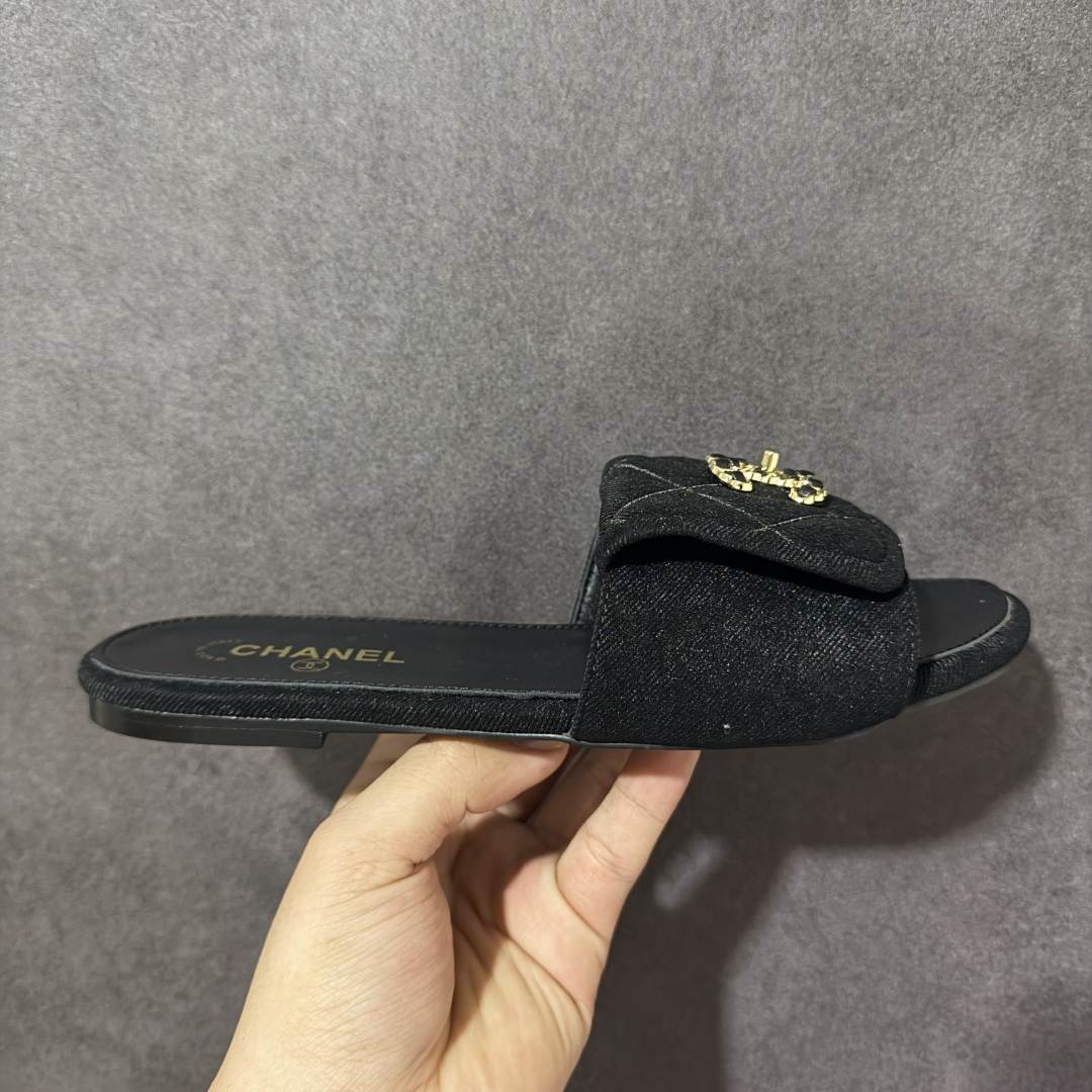 【广东版】CHANEL香奈儿 26S 绒面小牛皮 露趾平底 穆勒鞋 一字拖鞋1.5cm 女款 尺码：35-40-选品中心