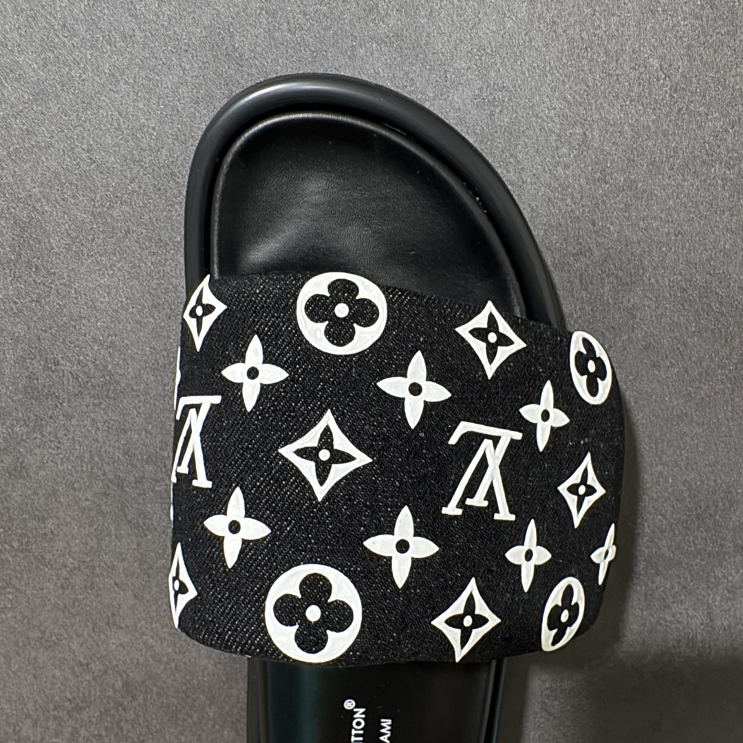 图片[5]-【广东版】Louis Vuitton/路易威登 男女鞋广东原产，升级配置包装物及天地盖硬质礼盒!!，采用环保填充羽绒Monogram尼龙包裹鞋床及宽幅鞋带,内衬小羊真皮，升级韧性舒适内底,外置轻质EVA发泡锯齿橡胶外底❗️与日本艺术家村上隆的跨界合作系列，法国奢侈品牌LV路易威登Louis Vuitton Pool Pillow Comfort Mules\”Monogram\”日落系列泳池风魔术贴可调节女士舒适露趾休闲凉拖鞋“ 尺码：35 36 37 38 39 40 41 42 43 44 45-选品中心
