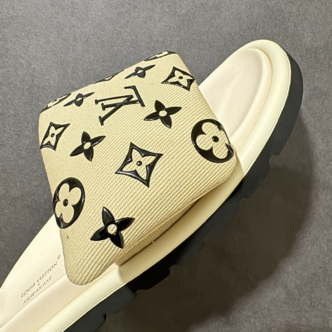 图片[8]-【广东版】Louis Vuitton/路易威登 男女鞋广东原产，升级配置包装物及天地盖硬质礼盒!!，采用环保填充羽绒Monogram尼龙包裹鞋床及宽幅鞋带,内衬小羊真皮，升级韧性舒适内底,外置轻质EVA发泡锯齿橡胶外底❗️与日本艺术家村上隆的跨界合作系列，法国奢侈品牌LV路易威登Louis Vuitton Pool Pillow Comfort Mules\”Monogram\”日落系列泳池风魔术贴可调节女士舒适露趾休闲凉拖鞋“ 尺码：35 36 37 38 39 40 41 42 43 44 45-选品中心