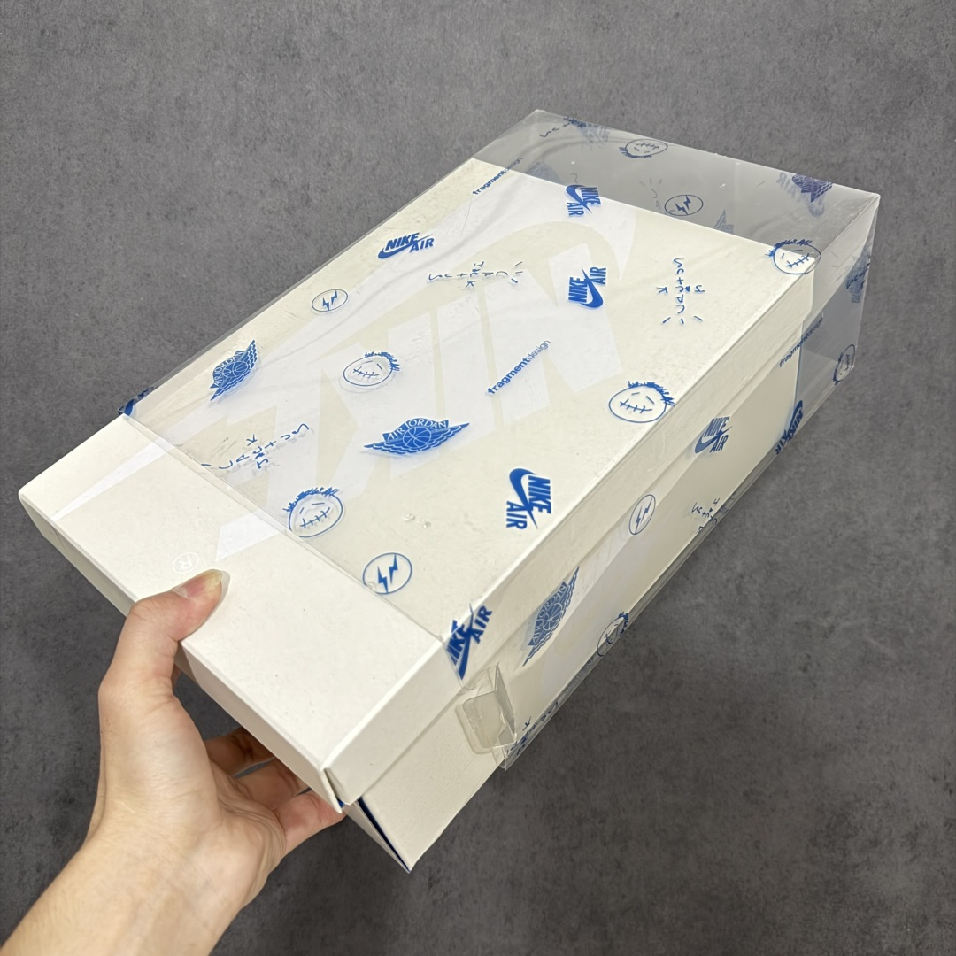 图片[13]-【GX2.0海外版】Travis Scott x Air Jordan AJ1 Low OG SP TS联名闪电倒钩低帮 DM7866-104 目前市面唯一正确版本 知名大厂出品 纯原第一梯队版本 产品品控稳定性领先行业 各方面均可对飙市面通货版 SZ原厂全套原楦原纸板冲刀磨具开发 原厂皮料加持 原厂港宝加持定型后跟R度完美 同源原厂电绣 鬼脸飞翼针数密度立体效果一致 百分百一致原鞋 原厂拉帮工艺 针距密度一致 后跟弧度收口自然不对折 极致一眼正品既视感 进口玻璃冲刀皮料裁剪零毛边 全鞋电脑针车工艺 品控清洁度最高QC检验标准 免检产品 原厂订购鞋盒、鞋标、防尘纸、鞋撑、鞋带 追求极致的原厂味道 尺码：36-48.5-莆田鞋
