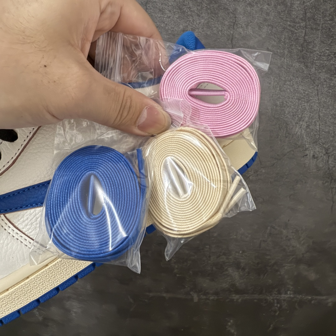 图片[10]-【GX2.0海外版】Travis Scott x Air Jordan AJ1 Low OG SP TS联名闪电倒钩低帮 DM7866-104 目前市面唯一正确版本 知名大厂出品 纯原第一梯队版本 产品品控稳定性领先行业 各方面均可对飙市面通货版 SZ原厂全套原楦原纸板冲刀磨具开发 原厂皮料加持 原厂港宝加持定型后跟R度完美 同源原厂电绣 鬼脸飞翼针数密度立体效果一致 百分百一致原鞋 原厂拉帮工艺 针距密度一致 后跟弧度收口自然不对折 极致一眼正品既视感 进口玻璃冲刀皮料裁剪零毛边 全鞋电脑针车工艺 品控清洁度最高QC检验标准 免检产品 原厂订购鞋盒、鞋标、防尘纸、鞋撑、鞋带 追求极致的原厂味道 尺码：36-48.5-莆田鞋