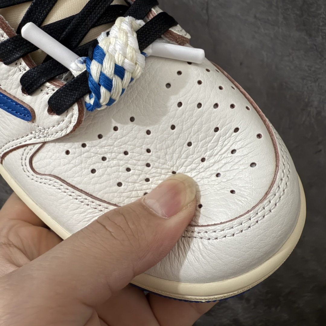 图片[5]-【GX2.0海外版】Travis Scott x Air Jordan AJ1 Low OG SP TS联名闪电倒钩低帮 DM7866-104 目前市面唯一正确版本 知名大厂出品 纯原第一梯队版本 产品品控稳定性领先行业 各方面均可对飙市面通货版 SZ原厂全套原楦原纸板冲刀磨具开发 原厂皮料加持 原厂港宝加持定型后跟R度完美 同源原厂电绣 鬼脸飞翼针数密度立体效果一致 百分百一致原鞋 原厂拉帮工艺 针距密度一致 后跟弧度收口自然不对折 极致一眼正品既视感 进口玻璃冲刀皮料裁剪零毛边 全鞋电脑针车工艺 品控清洁度最高QC检验标准 免检产品 原厂订购鞋盒、鞋标、防尘纸、鞋撑、鞋带 追求极致的原厂味道 尺码：36-48.5-莆田鞋