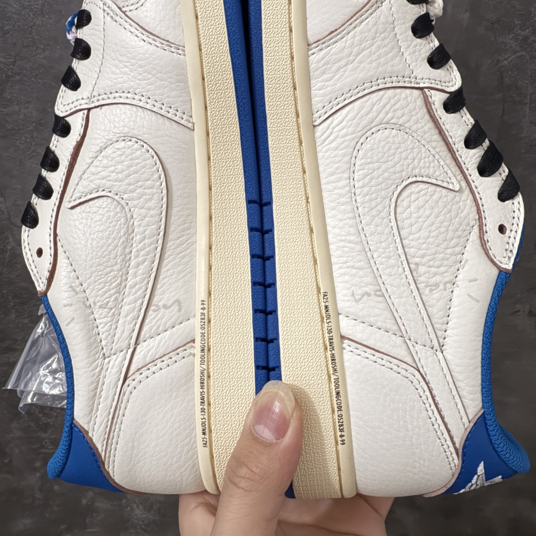 图片[11]-【GX2.0海外版】Travis Scott x Air Jordan AJ1 Low OG SP TS联名闪电倒钩低帮 DM7866-104 目前市面唯一正确版本 知名大厂出品 纯原第一梯队版本 产品品控稳定性领先行业 各方面均可对飙市面通货版 SZ原厂全套原楦原纸板冲刀磨具开发 原厂皮料加持 原厂港宝加持定型后跟R度完美 同源原厂电绣 鬼脸飞翼针数密度立体效果一致 百分百一致原鞋 原厂拉帮工艺 针距密度一致 后跟弧度收口自然不对折 极致一眼正品既视感 进口玻璃冲刀皮料裁剪零毛边 全鞋电脑针车工艺 品控清洁度最高QC检验标准 免检产品 原厂订购鞋盒、鞋标、防尘纸、鞋撑、鞋带 追求极致的原厂味道 尺码：36-48.5-莆田鞋