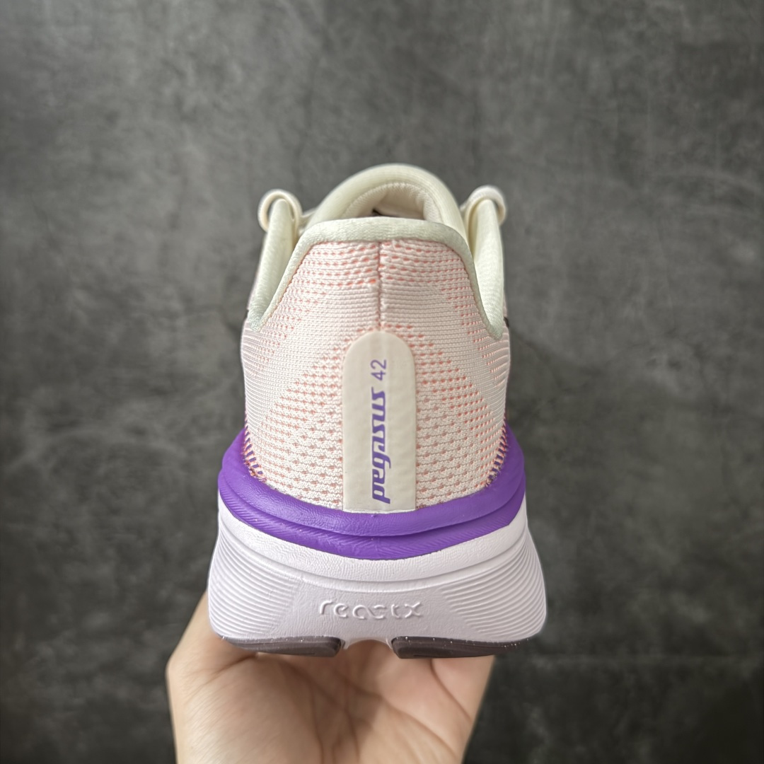 图片[4]-【XE纯原】Nike Air Zoom Pegasus 42 登月42代超级飞马系列马拉松跑步鞋 IB1881-113 平台专供 充正品质 之前未流通市场版本 内里嵌入定型海绵 中底搭载前Zoom+全掌React配置 全部原鞋开发打造 所有细节全部同步原版 全新一代拥有 Zoom Air 一如既往的稳定感和流畅感 鞋面采用工程网眼设计 为特定高热区域营造出色透气性 进一步增加鞋面的穿孔数量 让足部能够快速散热 中足搭配 Flywire 飞线 在高速运动时营造舒适稳定的贴合感 内置Zoon气垫加持 动力十足！ 尺码： 36-46-选品中心