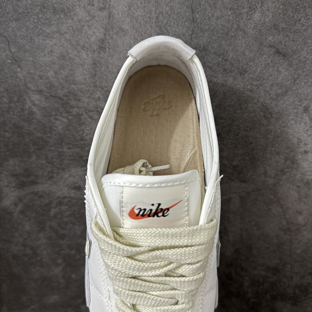 图片[8]-【神版】Nike Moon Shoe OG SP 舒适贴合 生活休闲鞋 精致的鞋型2符合当下的薄底鞋审美，鞋舌、鞋垫和外底位置加入了Jacquemus标识，辨识度在线。 货号：IW0955-100 尺码：35 36 36.5 37 38 38.5 39 40 40.5 41 42 42.5 43 44 45 46-莆田鞋