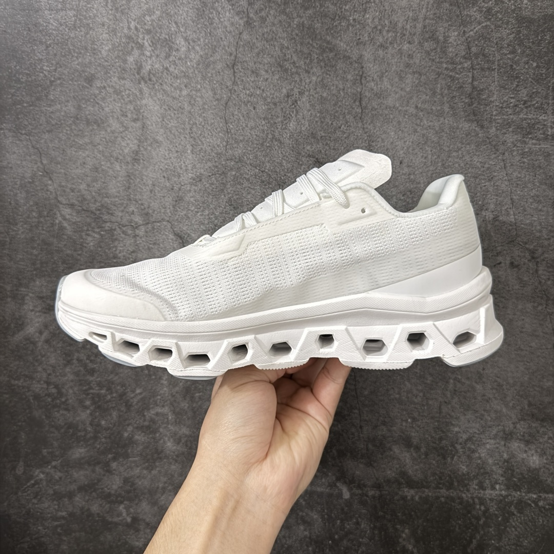 图片[2]-【公司级】瑞士运动品牌-昂跑ON Running Cloudmonster\”Triple Black\”克劳德怪兽系列低帮厚底轻量舒适多功能休闲运动慢跑鞋 原数据开发纸版楦型 采用人体工程超薄透气网织物鞋面材质 搭载隐藏速度中板 镂空CloudTec®️科技泡棉缓震(4.cm厘米)加厚中底 外置耐磨防滑橡胶底片❗️ 黑科技“跑”出圈的时尚运动新宠 尺码：36-45 On昂跑旗下所有鞋款均搭载CloudTec专利科技。分布在鞋底的Cloud模块在足部触地时通过水平和垂直双重作用力，带来轻盈触地的突破性缓震体验，同时牢牢锁住着陆时产生的压力，并迅疾将其转化为蹬脚推进时的疾速爆发。同时，内置Speedboard促进脚步推进，实现力量从足跟到脚趾的平稳过渡。这款Cloudmonster是On专为城市路跑设计的运动鞋。相信很多人大学毕业之后很少有回去学校在操场跑步的条件了，跑步锻炼还是城市路跑的居多吧。鞋面是由再生聚酯纤维打造的，轻盈柔软又透气。从这儿也体现了On昂跑的可持续理念。这款跑鞋鞋面、鞋跟、鞋舌含有100%再生聚酯，鞋面、鞋口衬里、鞋带含有100%再生聚酯纤维，无缝压胶含有30%再生TPU，鞋垫含有100%再生PU。-选品中心