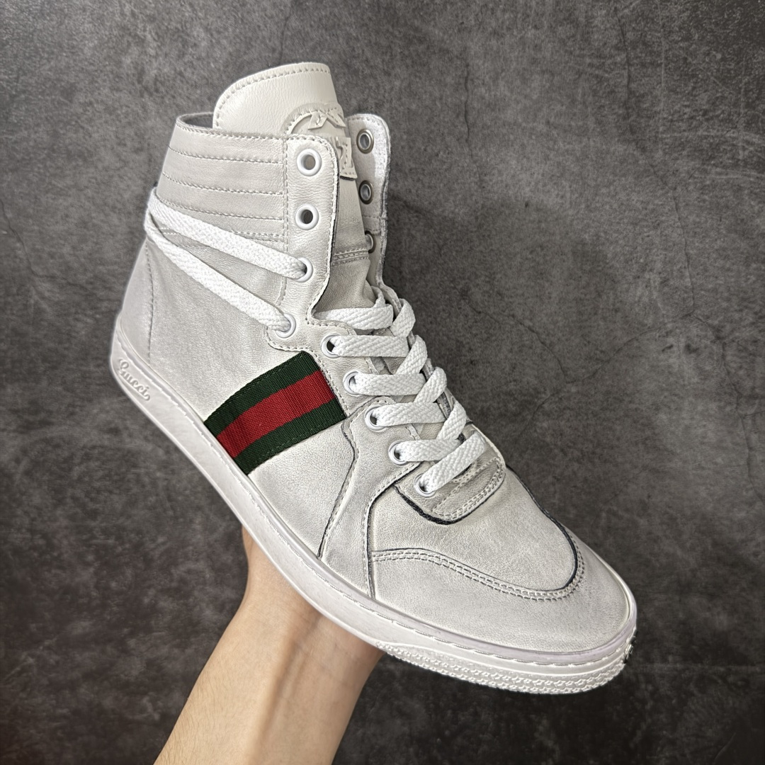 图片[3]-【莞顶HS纯原】古驰 / Gucci Stretch系列男女士 小羊皮革运动鞋 古驰滑板鞋 2026春夏系列全新上市。这款全新鞋履以轻盈柔软的灵动廓形焕新诠释品牌经典运动鞋，为La Famiglia系列增添亮眼新作。这款运动鞋甄选柔软弹力羊皮革打造，以手工处理的做旧效果赋予每款设计别致印记。 手工做旧效果柔软弹力羊皮革 无衬里 侧面织带细节 鞋尖饰互扣式双G金属细节；鞋舌配有羊皮革贴饰 橡胶鞋底 系带固定 平底 尺码：35-45-莆田鞋