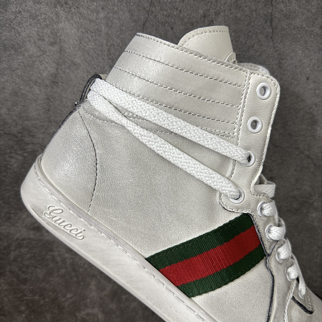 图片[7]-【莞顶HS纯原】古驰 / Gucci Stretch系列男女士 小羊皮革运动鞋 古驰滑板鞋 2026春夏系列全新上市。这款全新鞋履以轻盈柔软的灵动廓形焕新诠释品牌经典运动鞋，为La Famiglia系列增添亮眼新作。这款运动鞋甄选柔软弹力羊皮革打造，以手工处理的做旧效果赋予每款设计别致印记。 手工做旧效果柔软弹力羊皮革 无衬里 侧面织带细节 鞋尖饰互扣式双G金属细节；鞋舌配有羊皮革贴饰 橡胶鞋底 系带固定 平底 尺码：35-45-莆田鞋