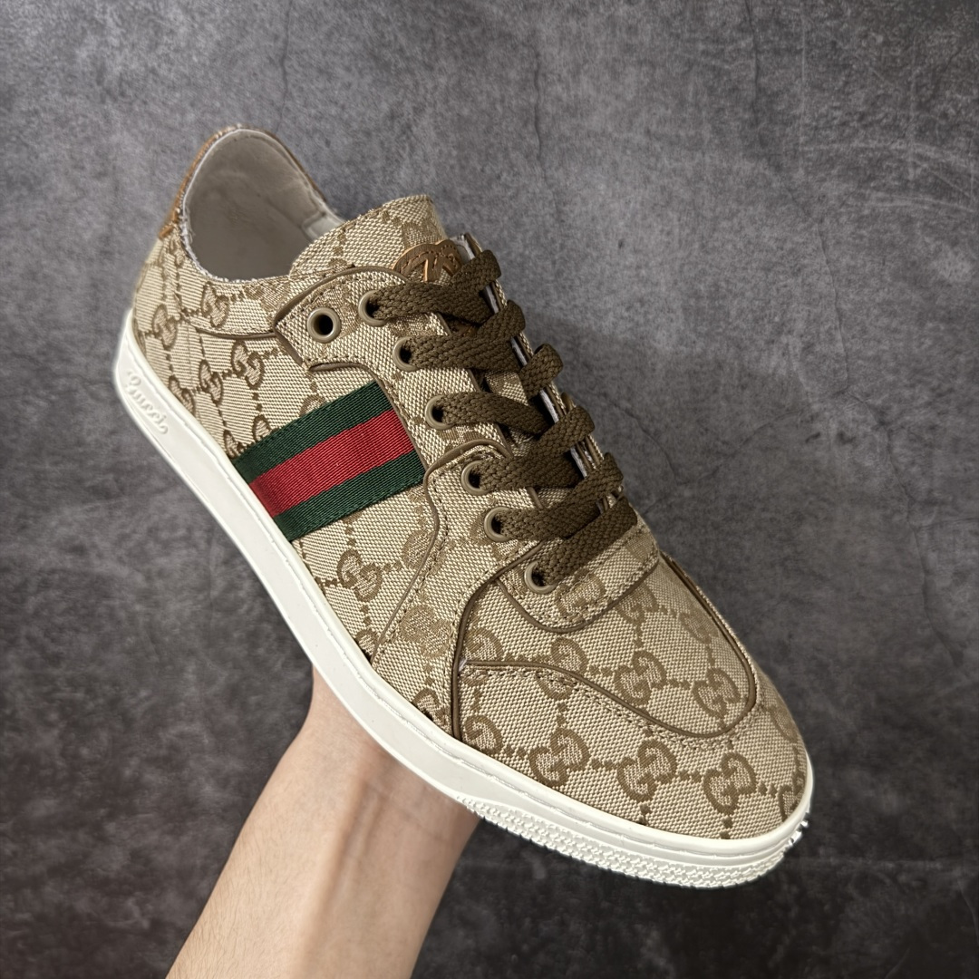 图片[3]-【莞顶HS纯原】古驰 / Gucci Stretch系列男女士 小羊皮革运动鞋 古驰滑板鞋 2026春夏系列全新上市。这款全新鞋履以轻盈柔软的灵动廓形焕新诠释品牌经典运动鞋，为La Famiglia系列增添亮眼新作。这款运动鞋甄选柔软弹力羊皮革打造，以手工处理的做旧效果赋予每款设计别致印记。 手工做旧效果柔软弹力羊皮革 无衬里 侧面织带细节 鞋尖饰互扣式双G金属细节；鞋舌配有羊皮革贴饰 橡胶鞋底 系带固定 平底 尺码：35-45-莆田鞋
