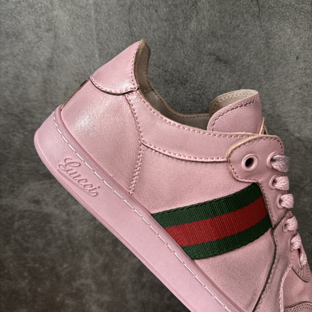 图片[7]-【莞顶HS纯原】古驰 / Gucci Stretch系列男女士 小羊皮革运动鞋 古驰滑板鞋 2026春夏系列全新上市。这款全新鞋履以轻盈柔软的灵动廓形焕新诠释品牌经典运动鞋，为La Famiglia系列增添亮眼新作。这款运动鞋甄选柔软弹力羊皮革打造，以手工处理的做旧效果赋予每款设计别致印记。 手工做旧效果柔软弹力羊皮革 无衬里 侧面织带细节 鞋尖饰互扣式双G金属细节；鞋舌配有羊皮革贴饰 橡胶鞋底 系带固定 平底 尺码：35-45-选品中心