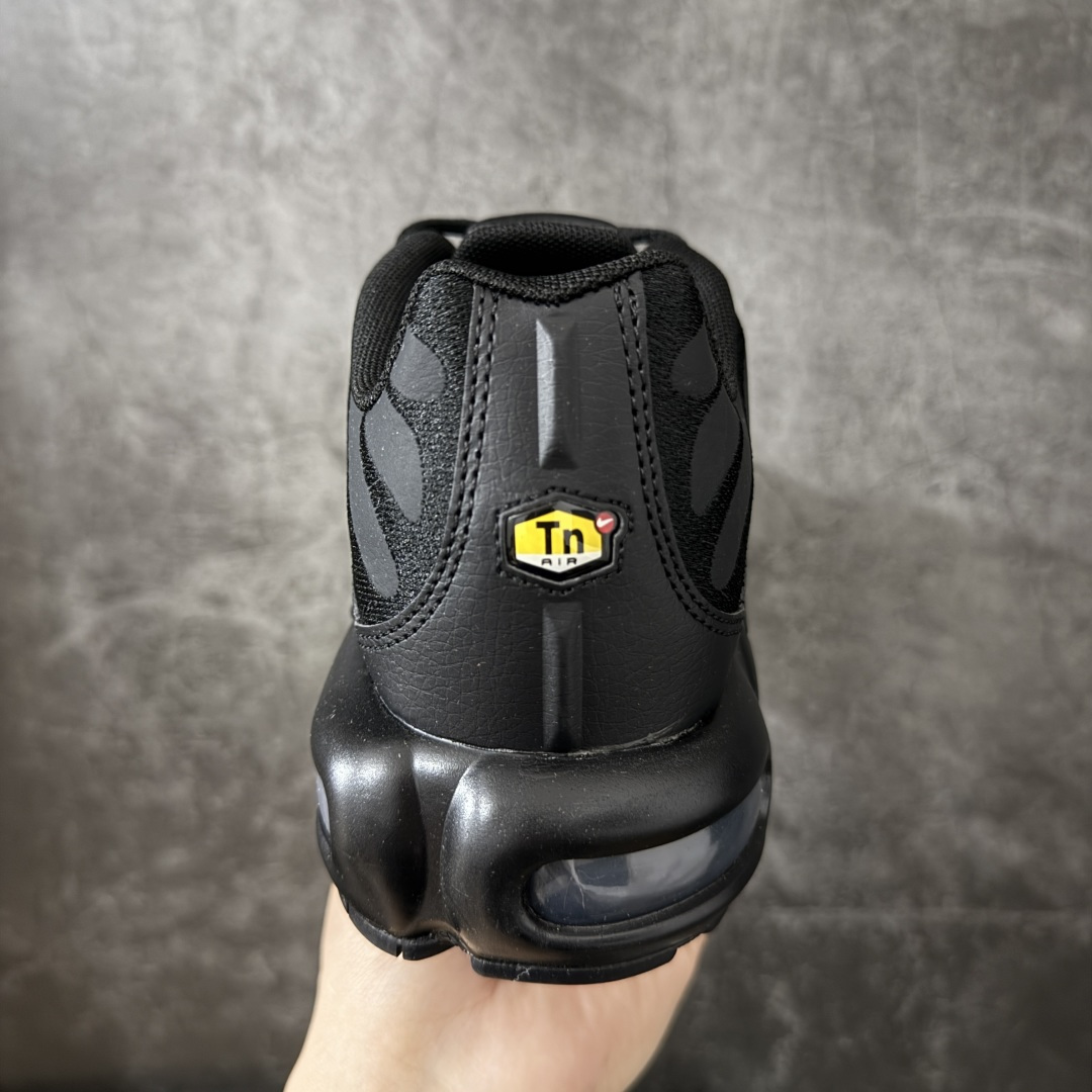 图片[4]-【Max纯原版】Nike Air Max Plus TN气垫系列跑鞋 全新一比一高端版本 真正的市场T1品质 更多配色陆续出货 真正的用心研发 一点一点抠出来的 品质 品控细节 随便闭眼对比市场任何版本 全套原纸板楦头开发 完美呈现版型 工艺流程均与原鞋保持一致 Turned Air 中底缓震技术 鞋面弧度与大底弧度一致 鞋头正确TPU材质 鞋面高频TPU材质1.0厚度 原鞋一致层次感 超越公司货的品控标准 多道QC质检 货号：AJ2029-001 尺码：36 36.5 37.5 38 38.5 39 40 40.5 41 42 42.5 43 44 44.5 45 46-莆田鞋