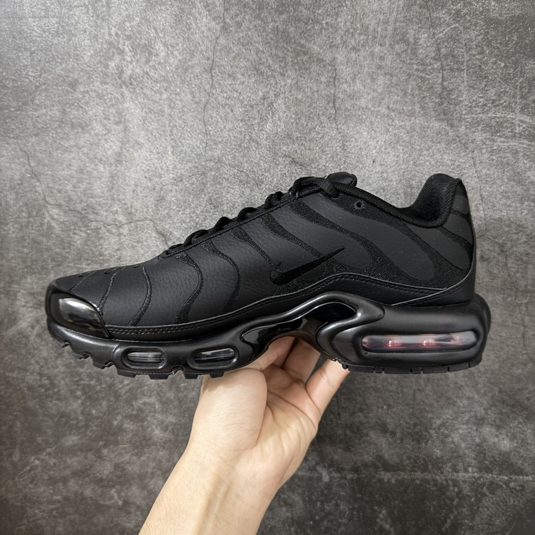 图片[2]-【Max纯原版】Nike Air Max Plus TN气垫系列跑鞋 全新一比一高端版本 真正的市场T1品质 更多配色陆续出货 真正的用心研发 一点一点抠出来的 品质 品控细节 随便闭眼对比市场任何版本 全套原纸板楦头开发 完美呈现版型 工艺流程均与原鞋保持一致 Turned Air 中底缓震技术 鞋面弧度与大底弧度一致 鞋头正确TPU材质 鞋面高频TPU材质1.0厚度 原鞋一致层次感 超越公司货的品控标准 多道QC质检 货号：AJ2029-001 尺码：36 36.5 37.5 38 38.5 39 40 40.5 41 42 42.5 43 44 44.5 45 46-莆田鞋