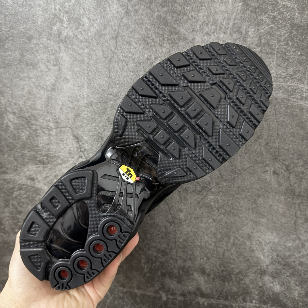 图片[9]-【Max纯原版】Nike Air Max Plus TN气垫系列跑鞋 全新一比一高端版本 真正的市场T1品质 更多配色陆续出货 真正的用心研发 一点一点抠出来的 品质 品控细节 随便闭眼对比市场任何版本 全套原纸板楦头开发 完美呈现版型 工艺流程均与原鞋保持一致 Turned Air 中底缓震技术 鞋面弧度与大底弧度一致 鞋头正确TPU材质 鞋面高频TPU材质1.0厚度 原鞋一致层次感 超越公司货的品控标准 多道QC质检 货号：AJ2029-001 尺码：36 36.5 37.5 38 38.5 39 40 40.5 41 42 42.5 43 44 44.5 45 46-莆田鞋