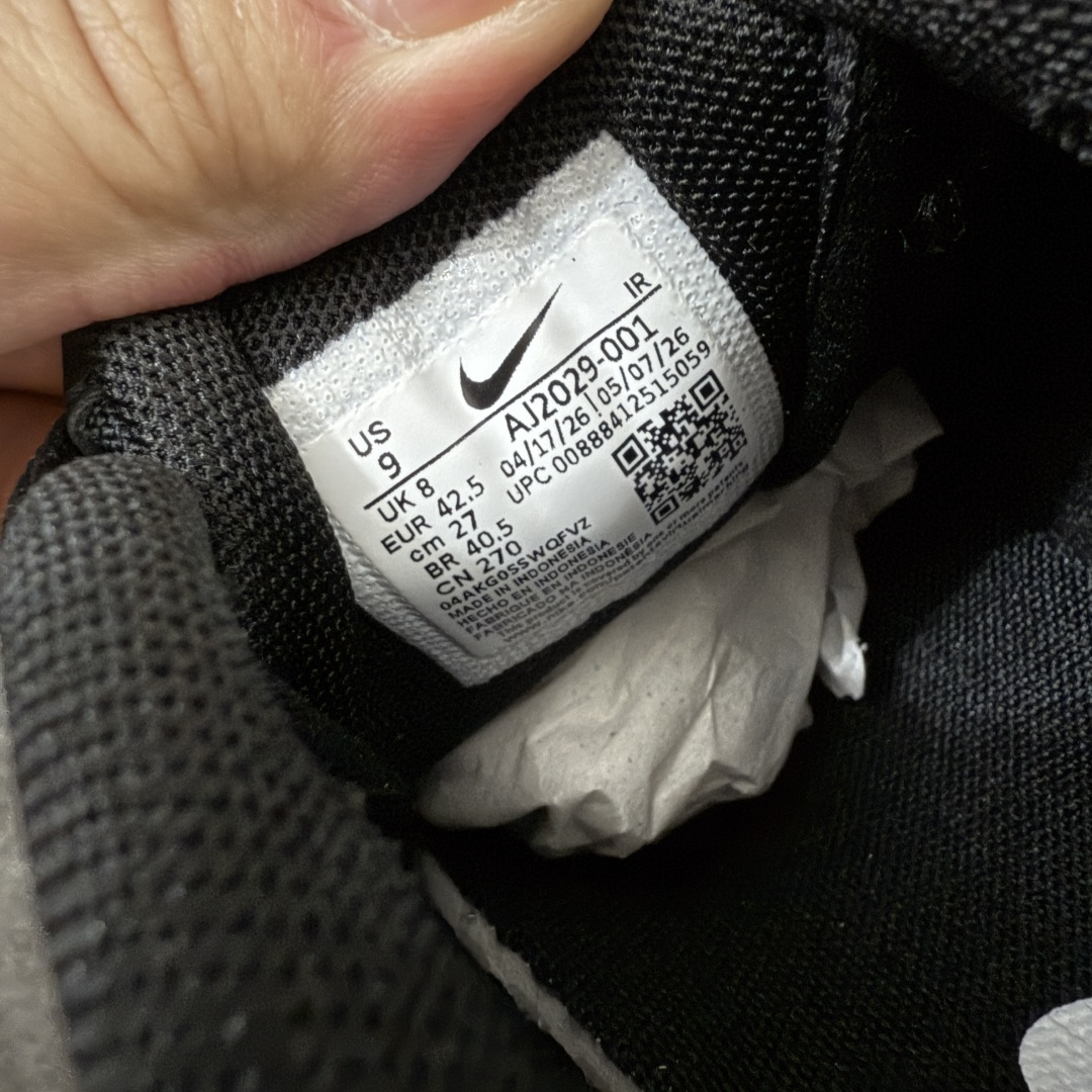 图片[7]-【Max纯原版】Nike Air Max Plus TN气垫系列跑鞋 全新一比一高端版本 真正的市场T1品质 更多配色陆续出货 真正的用心研发 一点一点抠出来的 品质 品控细节 随便闭眼对比市场任何版本 全套原纸板楦头开发 完美呈现版型 工艺流程均与原鞋保持一致 Turned Air 中底缓震技术 鞋面弧度与大底弧度一致 鞋头正确TPU材质 鞋面高频TPU材质1.0厚度 原鞋一致层次感 超越公司货的品控标准 多道QC质检 货号：AJ2029-001 尺码：36 36.5 37.5 38 38.5 39 40 40.5 41 42 42.5 43 44 44.5 45 46-莆田鞋