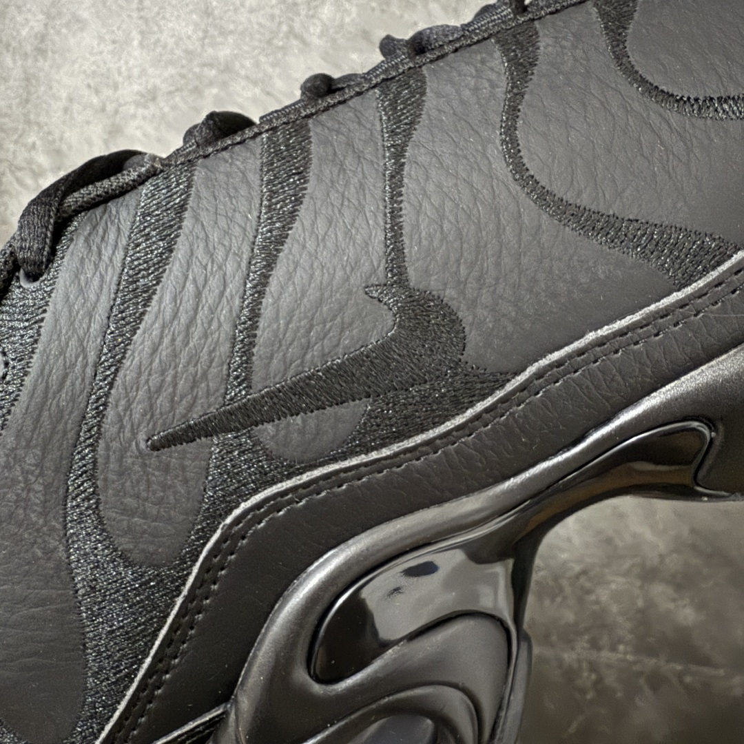 图片[4]-【Max纯原版】Nike Air Max Plus TN气垫系列跑鞋 全新一比一高端版本 真正的市场T1品质 更多配色陆续出货 真正的用心研发 一点一点抠出来的 品质 品控细节 随便闭眼对比市场任何版本 全套原纸板楦头开发 完美呈现版型 工艺流程均与原鞋保持一致 Turned Air 中底缓震技术 鞋面弧度与大底弧度一致 鞋头正确TPU材质 鞋面高频TPU材质1.0厚度 原鞋一致层次感 超越公司货的品控标准 多道QC质检 货号：AJ2029-001 尺码：36 36.5 37.5 38 38.5 39 40 40.5 41 42 42.5 43 44 44.5 45 46-莆田鞋