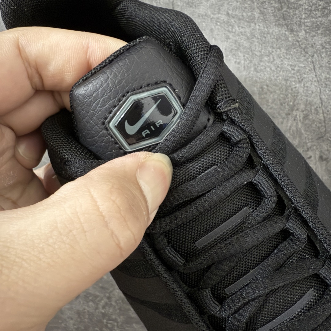 图片[6]-【Max纯原版】Nike Air Max Plus TN气垫系列跑鞋 全新一比一高端版本 真正的市场T1品质 更多配色陆续出货 真正的用心研发 一点一点抠出来的 品质 品控细节 随便闭眼对比市场任何版本 全套原纸板楦头开发 完美呈现版型 工艺流程均与原鞋保持一致 Turned Air 中底缓震技术 鞋面弧度与大底弧度一致 鞋头正确TPU材质 鞋面高频TPU材质1.0厚度 原鞋一致层次感 超越公司货的品控标准 多道QC质检 货号：AJ2029-001 尺码：36 36.5 37.5 38 38.5 39 40 40.5 41 42 42.5 43 44 44.5 45 46-莆田鞋