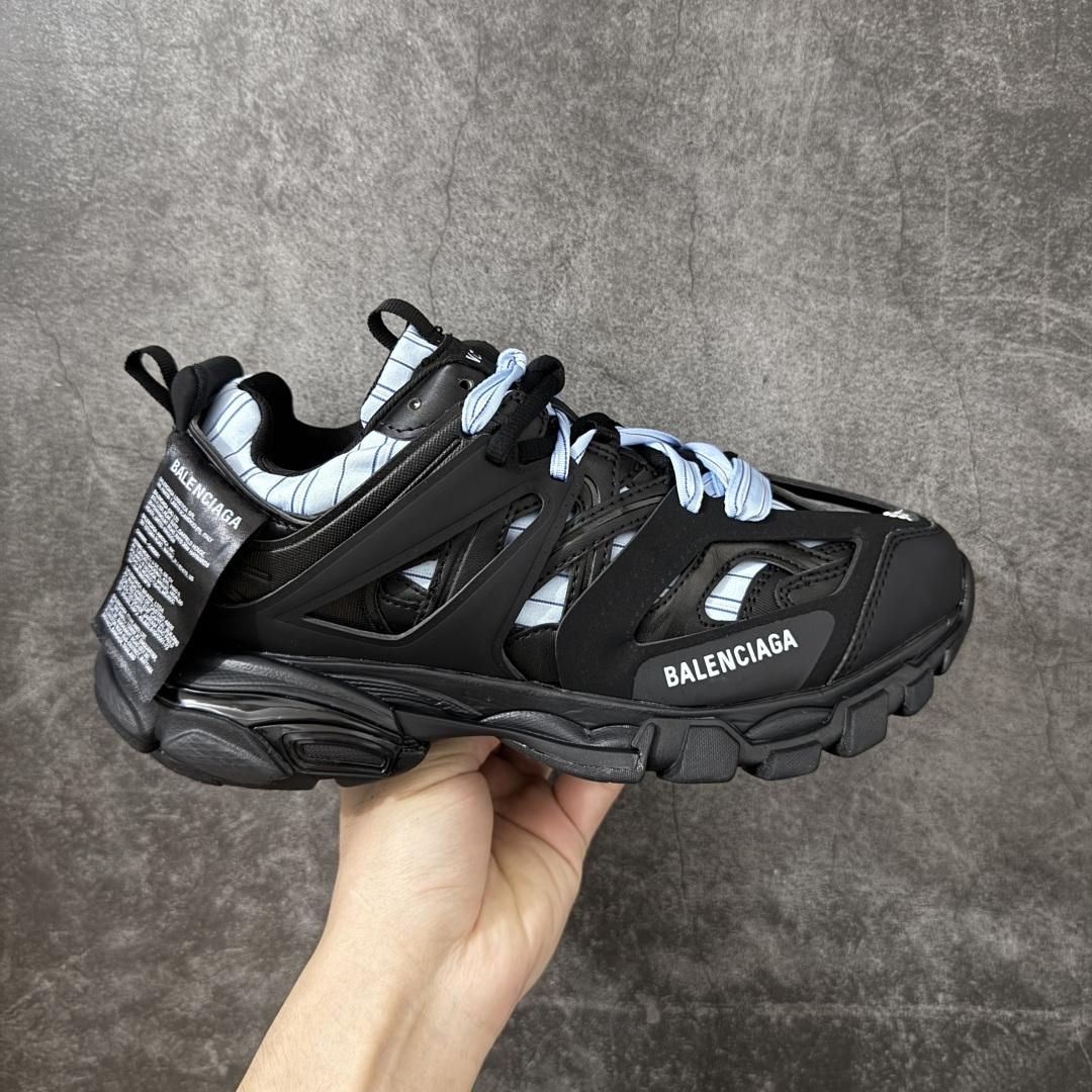 【OK版本】BALENCIAGA Track 3.0 巴黎世家三代复古老爹鞋 全套原纸板楦头开发 最原汁原味的灵魂版型 全鞋荧光划线卡点 胶水把控整洁度追求极致完美 每一双都是工艺品 多重QC质检 超越公司货的品控标准 实实在在的免检产品 原盒原配 正确字体电绣 粗细、位置、大小正确 侧边TPU 透气孔匹配意产原版 正确气垫分离大底 TPU软底 原版一致大底LOGO 立体感十足 原厂皮料水洗做旧 采购原厂网纱 该款鞋采用网眼布和尼龙制成 不含皮革 鞋舌饰有Track.2橡胶品牌标识 外侧饰有橡胶品牌标识 泡沫后帮压印品牌标识 外底正面压印BB标识 由176块饰片拼接而成的铰接式鞋面 侧面配金属质感网眼布 内面配有额外金属光泽饰件 包含1副鞋带和1副备用鞋带 后帮配有拉环鞋提 动态鞋底设计 为双脚带来后续的助力 正常尺码 尺码：35 36 37 38 39 40 41 42 43 44 45 46-选品中心