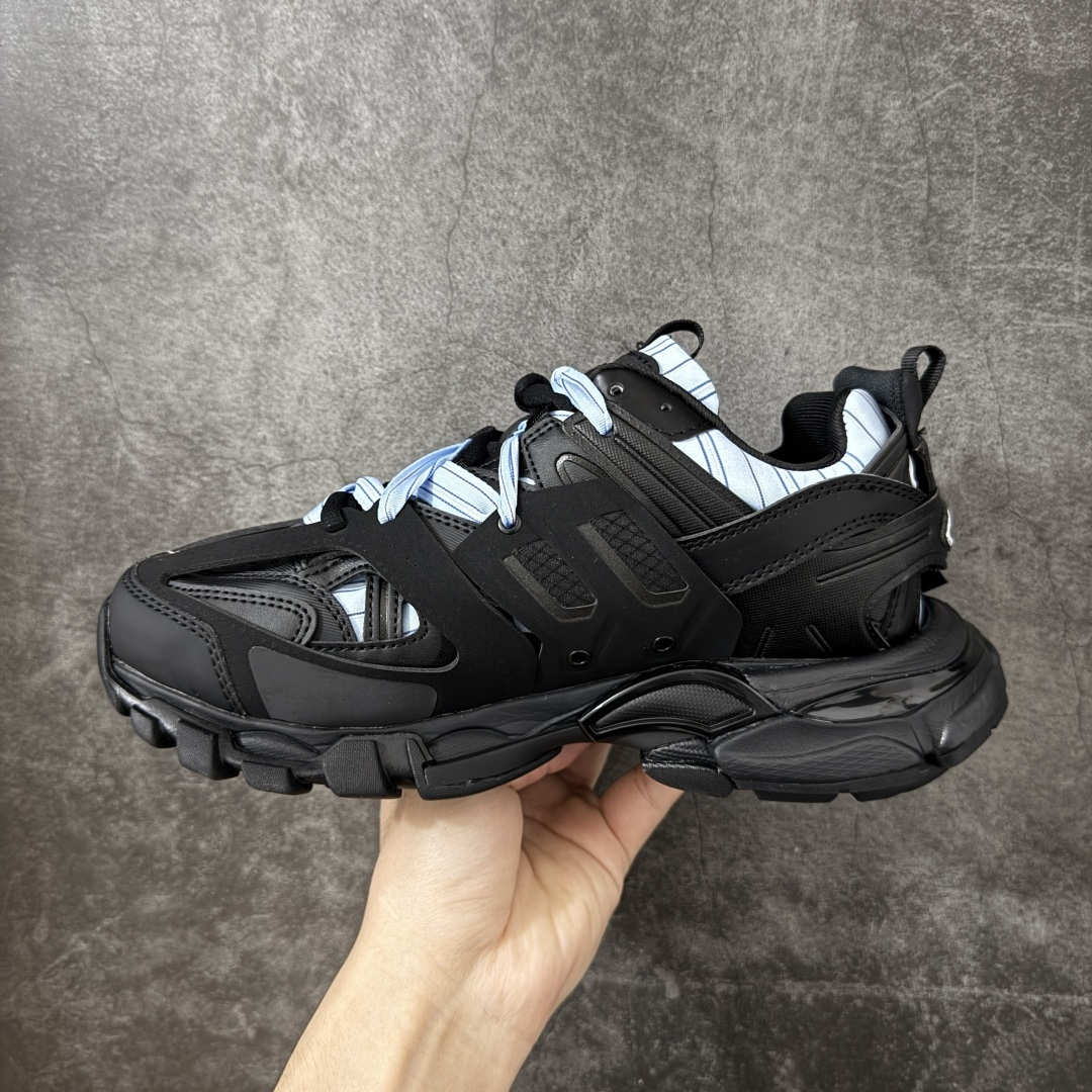 图片[2]-【OK版本】BALENCIAGA Track 3.0 巴黎世家三代复古老爹鞋 全套原纸板楦头开发 最原汁原味的灵魂版型 全鞋荧光划线卡点 胶水把控整洁度追求极致完美 每一双都是工艺品 多重QC质检 超越公司货的品控标准 实实在在的免检产品 原盒原配 正确字体电绣 粗细、位置、大小正确 侧边TPU 透气孔匹配意产原版 正确气垫分离大底 TPU软底 原版一致大底LOGO 立体感十足 原厂皮料水洗做旧 采购原厂网纱 该款鞋采用网眼布和尼龙制成 不含皮革 鞋舌饰有Track.2橡胶品牌标识 外侧饰有橡胶品牌标识 泡沫后帮压印品牌标识 外底正面压印BB标识 由176块饰片拼接而成的铰接式鞋面 侧面配金属质感网眼布 内面配有额外金属光泽饰件 包含1副鞋带和1副备用鞋带 后帮配有拉环鞋提 动态鞋底设计 为双脚带来后续的助力 正常尺码 尺码：35 36 37 38 39 40 41 42 43 44 45 46-选品中心