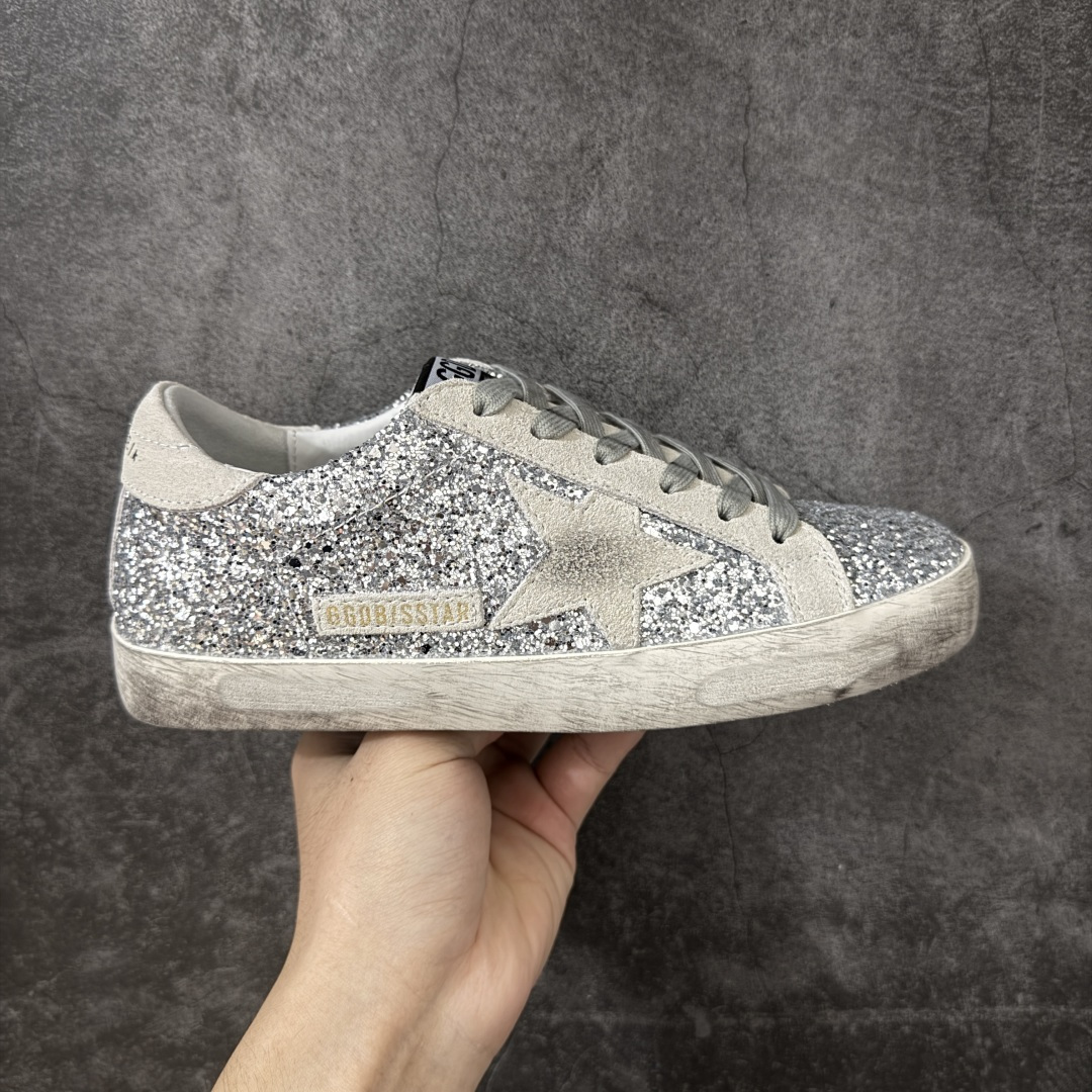 【莞产外贸版】GGDB Golden Goose Super Star 小脏鞋运动鞋 头层牛皮A级皮市面最顶级最性价比版本 欢迎各位外贸大佬拿样对比‼️ 火爆全网各路明星纷纷上脚，头层牛皮小脏鞋，顶级品质 全部细节官网同步 完美精细做工，全手工打磨做旧，自带3厘米内增高，巴黎时装周出镜率最高的小脏鞋。2020Golden Goose 官网同步上新，舒服不磨脚！ 尺码：35 36 37 38 39 40-选品中心