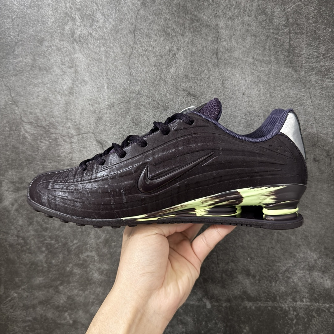 图片[2]-【外贸版】Nike SHOX Z 后掌气柱先锋机能风跑鞋 IU6262-666 Nike Shox Z搭载了Nike标志性的Shox缓震科技 后跟的气柱能有效吸收冲击能量提供良好的缓震效果 采用轻盈透气的材质制作鞋面能确保脚部保持干爽舒适 贴合脚部曲线 带来舒适的包裹感 “猫跟”设计不仅提升了时尚感 还增强了穿着时的稳定性 使脚部在行走或运动过程中能保持平衡 尺码： 36 36.5 37.5 38 38.5 39 40 40.5 41-莆田鞋