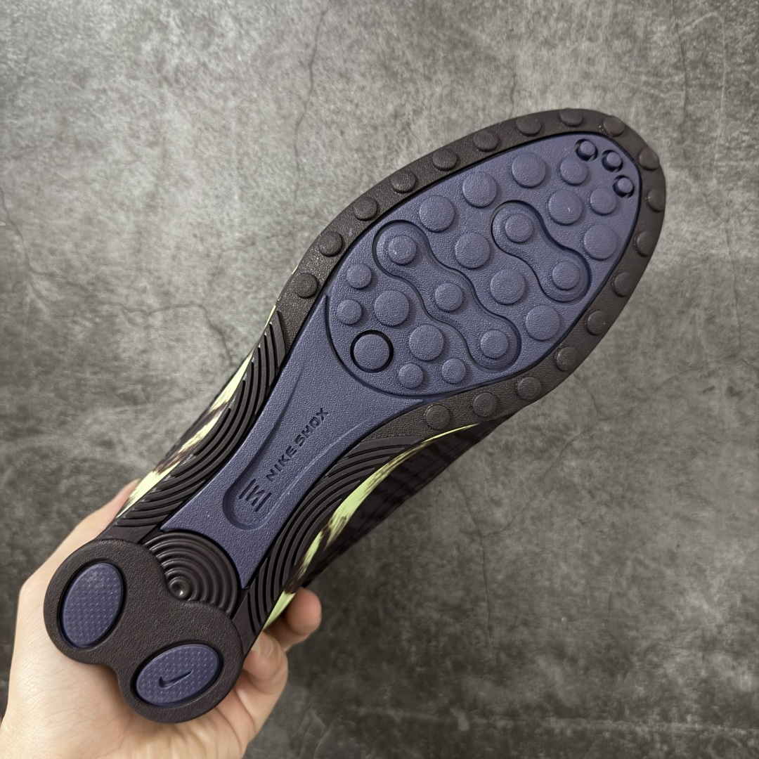 图片[9]-【外贸版】Nike SHOX Z 后掌气柱先锋机能风跑鞋 IU6262-666 Nike Shox Z搭载了Nike标志性的Shox缓震科技 后跟的气柱能有效吸收冲击能量提供良好的缓震效果 采用轻盈透气的材质制作鞋面能确保脚部保持干爽舒适 贴合脚部曲线 带来舒适的包裹感 “猫跟”设计不仅提升了时尚感 还增强了穿着时的稳定性 使脚部在行走或运动过程中能保持平衡 尺码： 36 36.5 37.5 38 38.5 39 40 40.5 41-莆田鞋