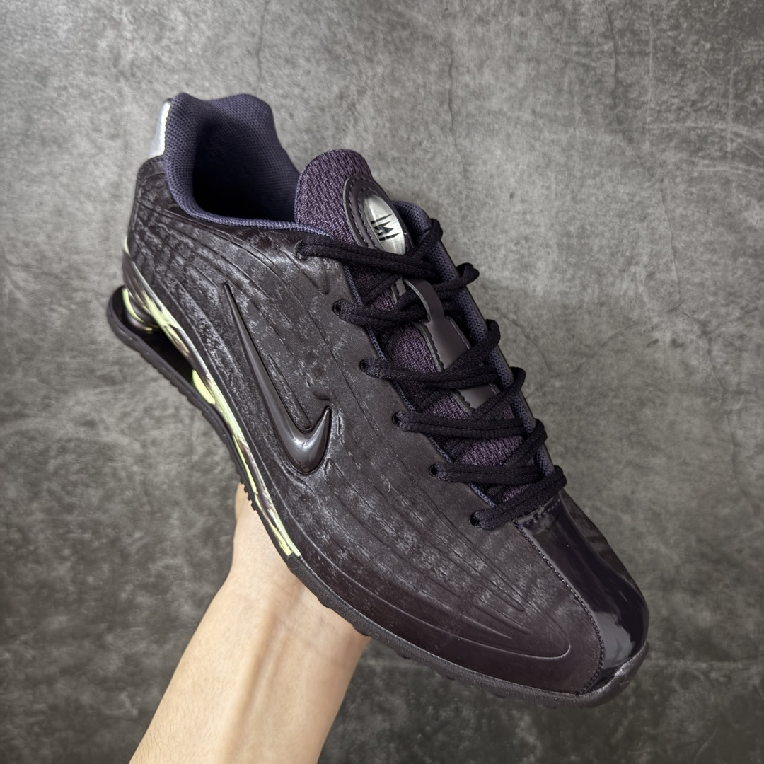 图片[3]-【外贸版】Nike SHOX Z 后掌气柱先锋机能风跑鞋 IU6262-666 Nike Shox Z搭载了Nike标志性的Shox缓震科技 后跟的气柱能有效吸收冲击能量提供良好的缓震效果 采用轻盈透气的材质制作鞋面能确保脚部保持干爽舒适 贴合脚部曲线 带来舒适的包裹感 “猫跟”设计不仅提升了时尚感 还增强了穿着时的稳定性 使脚部在行走或运动过程中能保持平衡 尺码： 36 36.5 37.5 38 38.5 39 40 40.5 41-莆田鞋