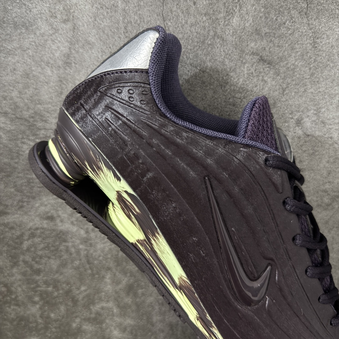 图片[7]-【外贸版】Nike SHOX Z 后掌气柱先锋机能风跑鞋 IU6262-666 Nike Shox Z搭载了Nike标志性的Shox缓震科技 后跟的气柱能有效吸收冲击能量提供良好的缓震效果 采用轻盈透气的材质制作鞋面能确保脚部保持干爽舒适 贴合脚部曲线 带来舒适的包裹感 “猫跟”设计不仅提升了时尚感 还增强了穿着时的稳定性 使脚部在行走或运动过程中能保持平衡 尺码： 36 36.5 37.5 38 38.5 39 40 40.5 41-莆田鞋