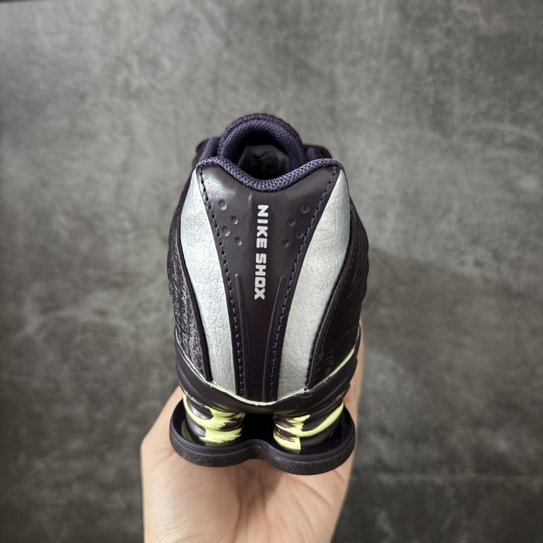图片[4]-【外贸版】Nike SHOX Z 后掌气柱先锋机能风跑鞋 IU6262-666 Nike Shox Z搭载了Nike标志性的Shox缓震科技 后跟的气柱能有效吸收冲击能量提供良好的缓震效果 采用轻盈透气的材质制作鞋面能确保脚部保持干爽舒适 贴合脚部曲线 带来舒适的包裹感 “猫跟”设计不仅提升了时尚感 还增强了穿着时的稳定性 使脚部在行走或运动过程中能保持平衡 尺码： 36 36.5 37.5 38 38.5 39 40 40.5 41-莆田鞋