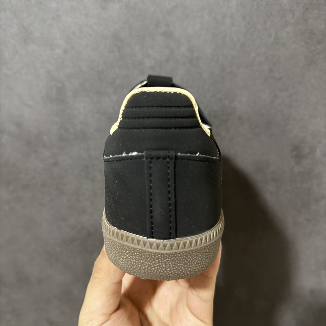 Adidas Samba Jane 阿迪达斯 玛丽珍懒人一脚蹬采用皮革材质的设计融合了经典与现代元素它采