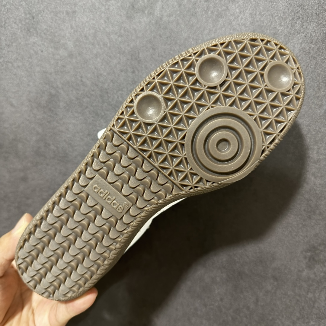 Adidas Samba Jane 阿迪达斯 玛丽珍懒人一脚蹬采用皮革材质的设计融合了经典与现代元素它采