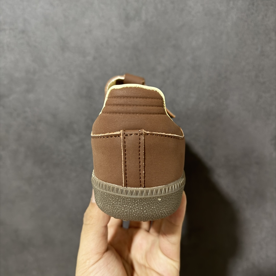 Adidas Samba Jane 阿迪达斯 玛丽珍懒人一脚蹬采用皮革材质的设计融合了经典与现代元素它采
