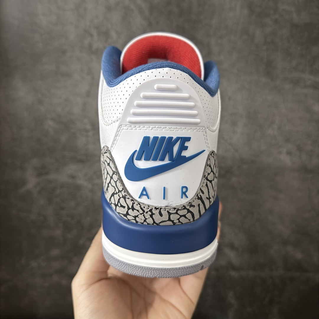 图片[4]-【GX/美版绿x】Air Jordan 3 OG Retro 2025版aj3真蓝 白蓝 出货 货号：IF4396-104 圈内最强三代系列 匠心打造 开发时长超过半年 目前可过各类鉴定或无法鉴定 裸鞋随便操作 全套原纸板楦头开发 原厂大底磨具加持立体防滑纹理 原装可视Air Sole气垫 原汁原味最完美的三代版型 唯一正确鞋头趴度弧度高度鞋身腰线 原厂TPU后跟饰片 正确内里反口里网布 皮料菱角分明不变形无多余毛边 广东原厂zp同批次手工大底描漆拉丝 市场唯一原厂鞋扣模具 原厂织唛标 原厂飞人电绣工艺 尾指中部跳三针 独家绑鞋带手法 印刷中底布 四线拉帮 米色美纹纸贴合固定 进口港宝加持 后跟自然饱满 全鞋荧光划线卡点 追求极致完美 每一双都是工艺品 多重QC质检 超越公司货的品控标准 实实在在的免检产品 尺码：40 40.5 41 42 42.5 43 44 44.5 45 45.5 46 47.5 48.5-选品中心