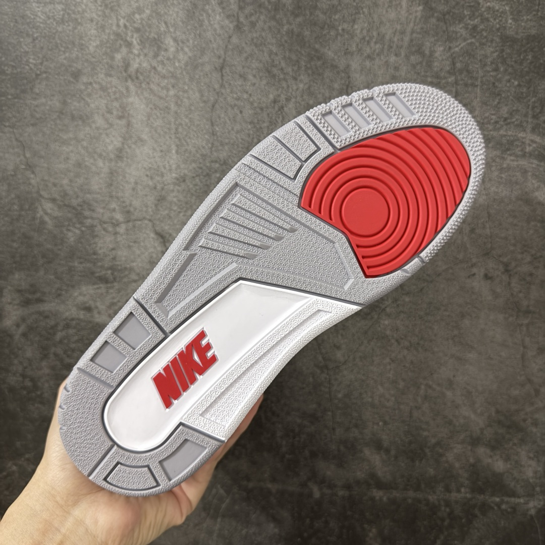 图片[9]-【GX/美版绿x】Air Jordan 3 OG Retro 2025版aj3真蓝 白蓝 出货 货号：IF4396-104 圈内最强三代系列 匠心打造 开发时长超过半年 目前可过各类鉴定或无法鉴定 裸鞋随便操作 全套原纸板楦头开发 原厂大底磨具加持立体防滑纹理 原装可视Air Sole气垫 原汁原味最完美的三代版型 唯一正确鞋头趴度弧度高度鞋身腰线 原厂TPU后跟饰片 正确内里反口里网布 皮料菱角分明不变形无多余毛边 广东原厂zp同批次手工大底描漆拉丝 市场唯一原厂鞋扣模具 原厂织唛标 原厂飞人电绣工艺 尾指中部跳三针 独家绑鞋带手法 印刷中底布 四线拉帮 米色美纹纸贴合固定 进口港宝加持 后跟自然饱满 全鞋荧光划线卡点 追求极致完美 每一双都是工艺品 多重QC质检 超越公司货的品控标准 实实在在的免检产品 尺码：40 40.5 41 42 42.5 43 44 44.5 45 45.5 46 47.5 48.5-选品中心