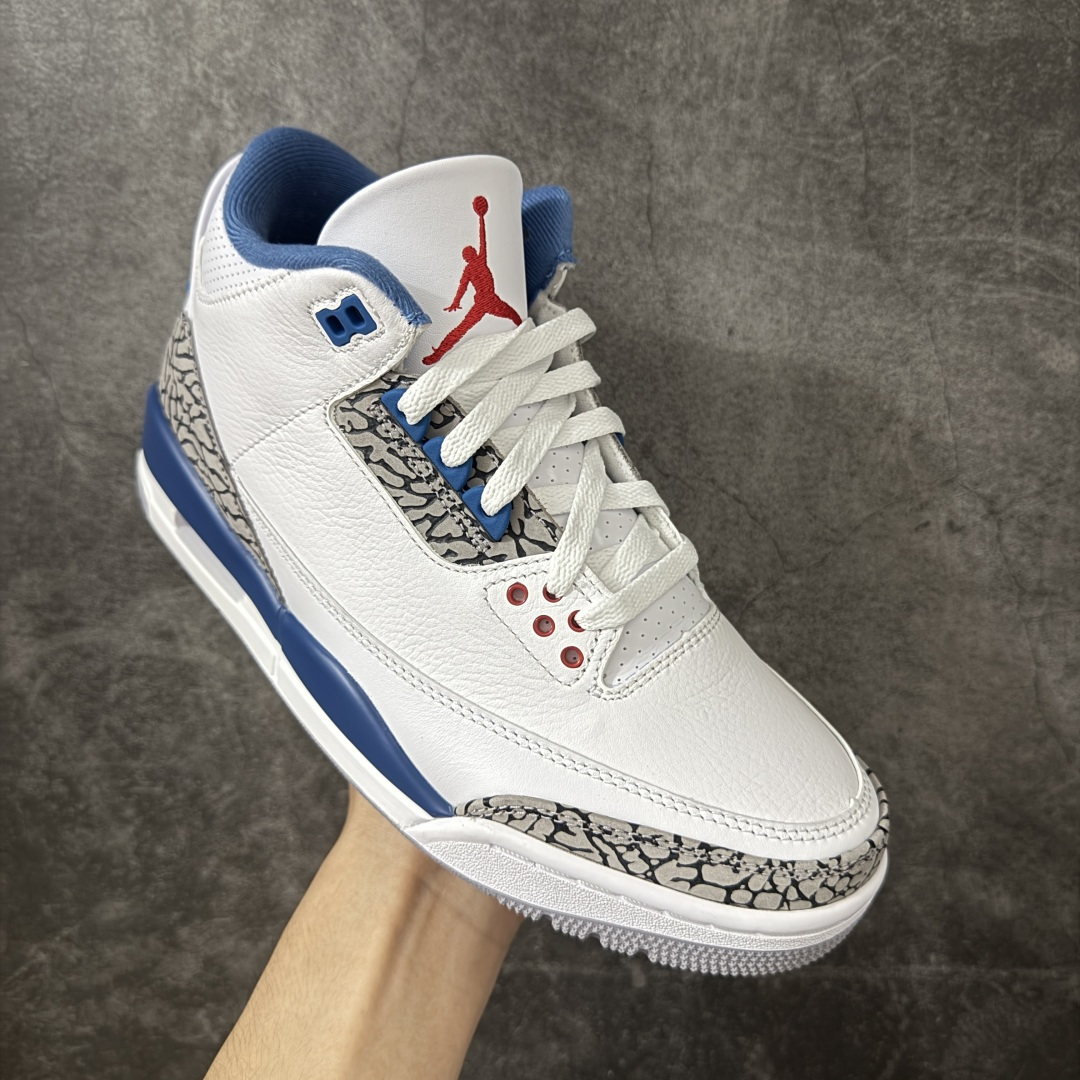 图片[3]-【GX/美版绿x】Air Jordan 3 OG Retro 2025版aj3真蓝 白蓝 出货 货号：IF4396-104 圈内最强三代系列 匠心打造 开发时长超过半年 目前可过各类鉴定或无法鉴定 裸鞋随便操作 全套原纸板楦头开发 原厂大底磨具加持立体防滑纹理 原装可视Air Sole气垫 原汁原味最完美的三代版型 唯一正确鞋头趴度弧度高度鞋身腰线 原厂TPU后跟饰片 正确内里反口里网布 皮料菱角分明不变形无多余毛边 广东原厂zp同批次手工大底描漆拉丝 市场唯一原厂鞋扣模具 原厂织唛标 原厂飞人电绣工艺 尾指中部跳三针 独家绑鞋带手法 印刷中底布 四线拉帮 米色美纹纸贴合固定 进口港宝加持 后跟自然饱满 全鞋荧光划线卡点 追求极致完美 每一双都是工艺品 多重QC质检 超越公司货的品控标准 实实在在的免检产品 尺码：40 40.5 41 42 42.5 43 44 44.5 45 45.5 46 47.5 48.5-选品中心