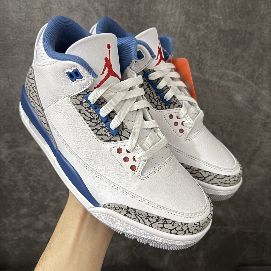 【GX/美版绿x】Air Jordan 3 OG Retro 2025版aj3真蓝 白蓝 出货 货号：IF4396-104 圈内最强三代系列 匠心打造 开发时长超过半年 目前可过各类鉴定或无法鉴定 裸鞋随便操作 全套原纸板楦头开发 原厂大底磨具加持立体防滑纹理 原装可视Air Sole气垫 原汁原味最完美的三代版型 唯一正确鞋头趴度弧度高度鞋身腰线 原厂TPU后跟饰片 正确内里反口里网布 皮料菱角分明不变形无多余毛边 广东原厂zp同批次手工大底描漆拉丝 市场唯一原厂鞋扣模具 原厂织唛标 原厂飞人电绣工艺 尾指中部跳三针 独家绑鞋带手法 印刷中底布 四线拉帮 米色美纹纸贴合固定 进口港宝加持 后跟自然饱满 全鞋荧光划线卡点 追求极致完美 每一双都是工艺品 多重QC质检 超越公司货的品控标准 实实在在的免检产品 尺码：40 40.5 41 42 42.5 43 44 44.5 45 45.5 46 47.5 48.5-选品中心