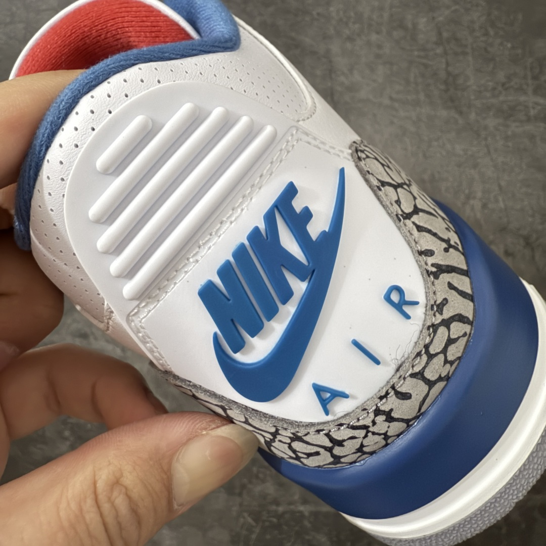 图片[2]-【GX/美版绿x】Air Jordan 3 OG Retro 2025版aj3真蓝 白蓝 出货 货号：IF4396-104 圈内最强三代系列 匠心打造 开发时长超过半年 目前可过各类鉴定或无法鉴定 裸鞋随便操作 全套原纸板楦头开发 原厂大底磨具加持立体防滑纹理 原装可视Air Sole气垫 原汁原味最完美的三代版型 唯一正确鞋头趴度弧度高度鞋身腰线 原厂TPU后跟饰片 正确内里反口里网布 皮料菱角分明不变形无多余毛边 广东原厂zp同批次手工大底描漆拉丝 市场唯一原厂鞋扣模具 原厂织唛标 原厂飞人电绣工艺 尾指中部跳三针 独家绑鞋带手法 印刷中底布 四线拉帮 米色美纹纸贴合固定 进口港宝加持 后跟自然饱满 全鞋荧光划线卡点 追求极致完美 每一双都是工艺品 多重QC质检 超越公司货的品控标准 实实在在的免检产品 尺码：40 40.5 41 42 42.5 43 44 44.5 45 45.5 46 47.5 48.5-选品中心