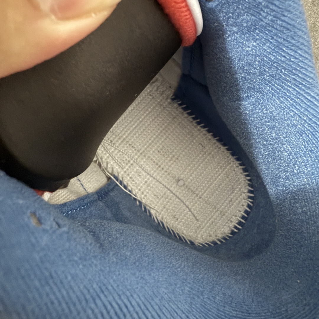 图片[8]-【GX/美版绿x】Air Jordan 3 OG Retro 2025版aj3真蓝 白蓝 出货 货号：IF4396-104 圈内最强三代系列 匠心打造 开发时长超过半年 目前可过各类鉴定或无法鉴定 裸鞋随便操作 全套原纸板楦头开发 原厂大底磨具加持立体防滑纹理 原装可视Air Sole气垫 原汁原味最完美的三代版型 唯一正确鞋头趴度弧度高度鞋身腰线 原厂TPU后跟饰片 正确内里反口里网布 皮料菱角分明不变形无多余毛边 广东原厂zp同批次手工大底描漆拉丝 市场唯一原厂鞋扣模具 原厂织唛标 原厂飞人电绣工艺 尾指中部跳三针 独家绑鞋带手法 印刷中底布 四线拉帮 米色美纹纸贴合固定 进口港宝加持 后跟自然饱满 全鞋荧光划线卡点 追求极致完美 每一双都是工艺品 多重QC质检 超越公司货的品控标准 实实在在的免检产品 尺码：40 40.5 41 42 42.5 43 44 44.5 45 45.5 46 47.5 48.5-选品中心
