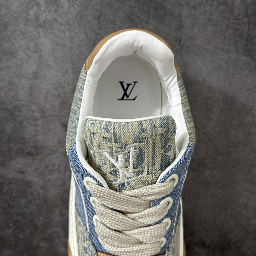 图片[8]-【YS纯原】广奢高端货LOUIS VUITTON Tilted 饼干鞋系列｜2026 早春全新上架 黄棕牛皮革 LV 路易威登 Tilted Low Sneakers 倾斜系列低帮复古休闲运动板鞋 男鞋｜广东原产｜市售顶级版本 ✦ 升级原楦型开发纸版，鞋型更立体更正 ✦ Monogram 丹宁布鞋面，质感高级耐看 ✦ 鞋垫嵌入EVA软脚感物料，回弹舒适 ✦ 后跟耐弯折滴塑支撑片，稳定不塌 ✦ 全新开发TPR光泽组合隔色鞋底 ✦ LV组合 TPU 生胶底结构，行走稳、耐磨强 ✦ 原版购入开发 ✦ 厚实抽屉式礼品鞋盒 ✦ 原装包装说明书＋防尘布袋 ✦ 附送官方快递加固牛皮纸外盒 法国巴黎百年奢侈品牌 LOUIS VUITTON 路易威登 尺码：39-45-莆田鞋
