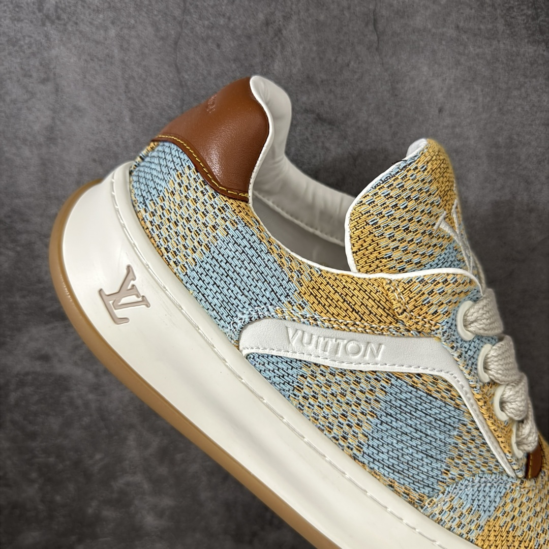 图片[7]-【YS纯原】广奢高端货LOUIS VUITTON Tilted 饼干鞋系列｜2026 早春全新上架 黄棕牛皮革 LV 路易威登 Tilted Low Sneakers 倾斜系列低帮复古休闲运动板鞋 男鞋｜广东原产｜市售顶级版本 ✦ 升级原楦型开发纸版，鞋型更立体更正 ✦ Monogram 丹宁布鞋面，质感高级耐看 ✦ 鞋垫嵌入EVA软脚感物料，回弹舒适 ✦ 后跟耐弯折滴塑支撑片，稳定不塌 ✦ 全新开发TPR光泽组合隔色鞋底 ✦ LV组合 TPU 生胶底结构，行走稳、耐磨强 ✦ 原版购入开发 ✦ 厚实抽屉式礼品鞋盒 ✦ 原装包装说明书＋防尘布袋 ✦ 附送官方快递加固牛皮纸外盒 法国巴黎百年奢侈品牌 LOUIS VUITTON 路易威登 尺码：39-45-莆田鞋